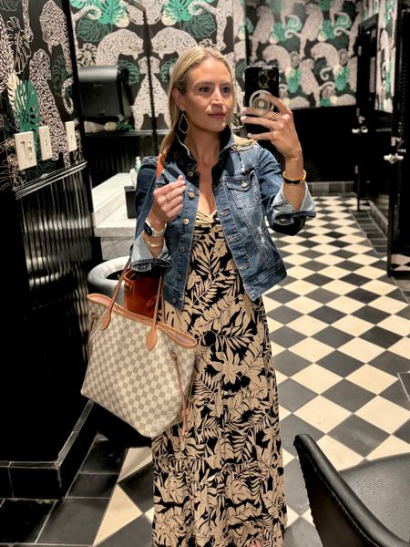 Obsessed with this wallpaper and with this inexpensive maxi dress. It’s stretchy and comfortable for travel days. 

#everypiecefits

Summer dress
Summer maxi dress
Summer outfit 
Travel outfit 
Road trip outfit
Vacation dress
Travel dress
Resort wear 

#LTKSeasonal #LTKOver40 #LTKFindsUnder50