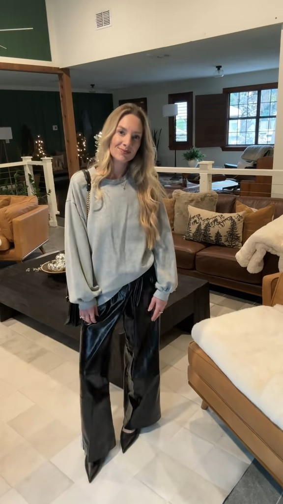 Simple but elevated ! 

Sweatshirt : small 
Track pants: small ( old from Anthropologie but linked similar options) 
Black heel of any kind! 


#LTKootd