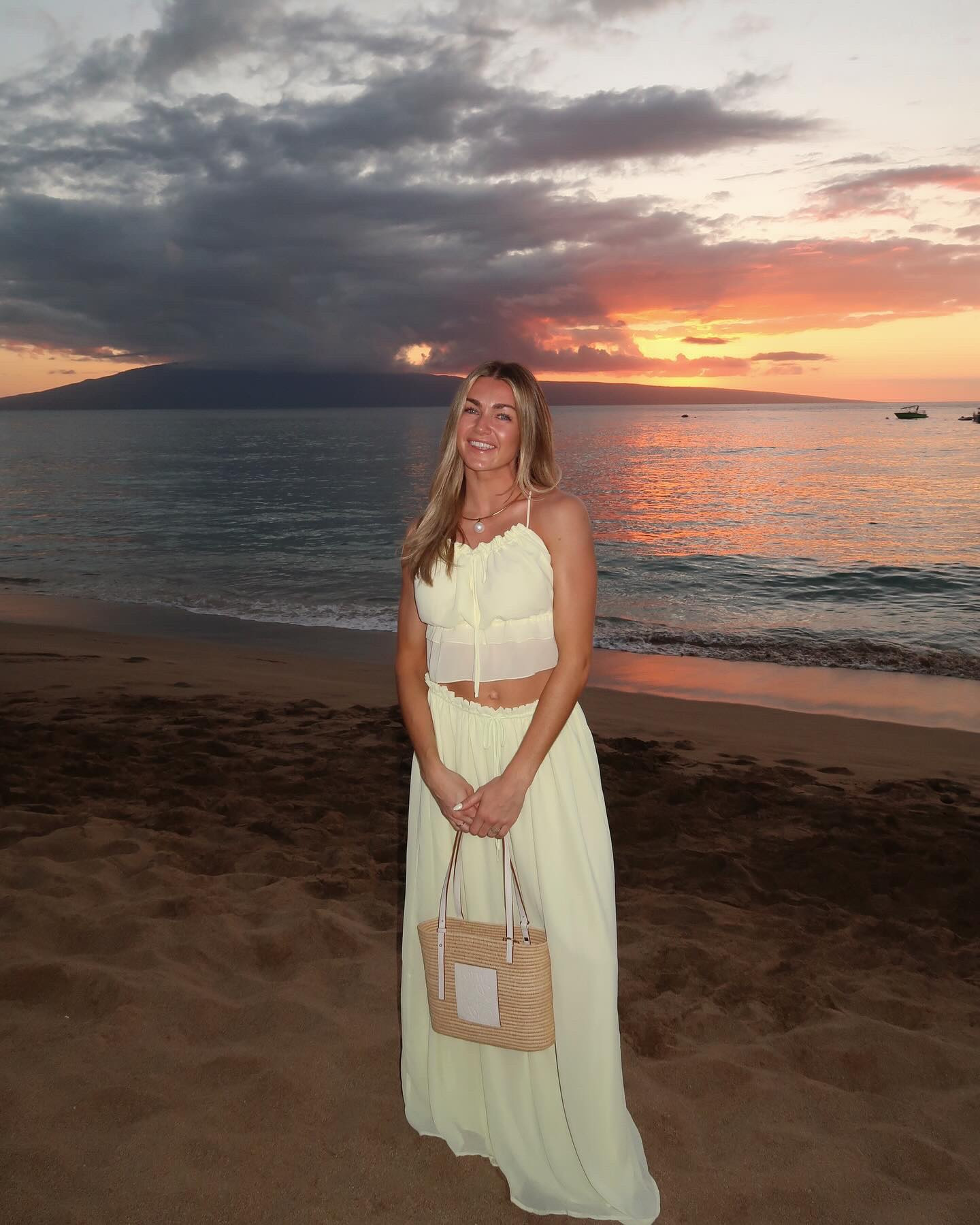 Throwback to Movement Club Maui Night 2 🌺🌺 these sunsets are unreal! Best night w/ the best ladies @themovementclub 

#mauisunset #sunsetpic #themovementclub vacation outfit inspo

#LTKTravel #LTKSeasonal #LTKFindsUnder100