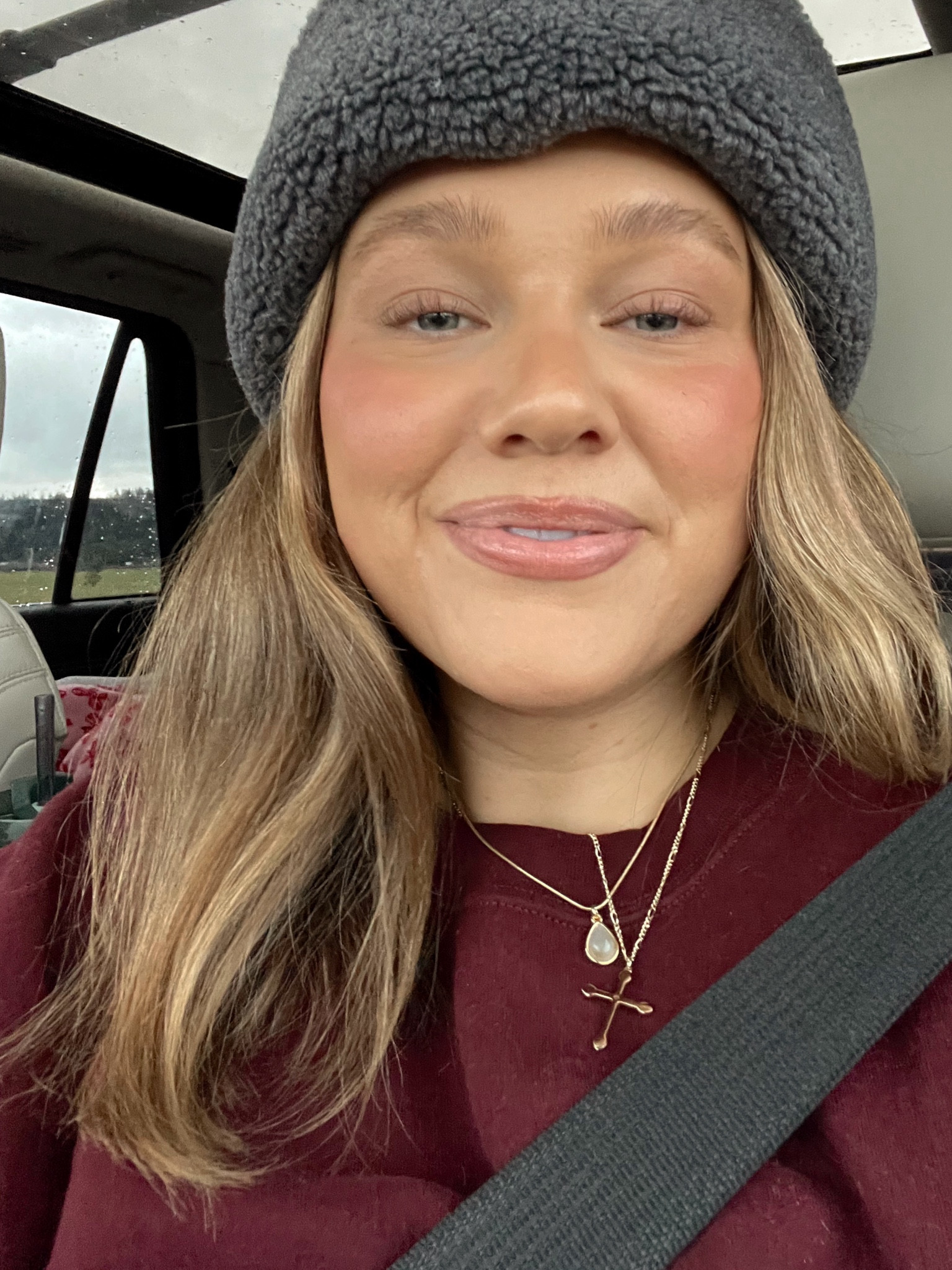 Sweatshirt XL , Agolde jeans true to size love this fit, free people Sherpa bucket hat, and my electric picks jewelry collection necklaces!! 