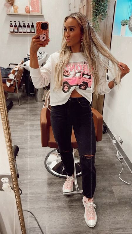 Target has the cutest tee's and cropped sweatshirts right now! 💗 this is size XS and I liked the tee's in a large for a baggier fit 🪩


converse, target fashion, dad jeans, ripped jeans, sneakers, casual wear, date night look, Valentine's Day outfit, spring dress, hairstylist outfits, work clothes, gym clothes, make up essentials, boho home decor, farmhouse, coffee table, area rug, gold accents, kitchen decor, travel essentials, toddler toys, gifts for her, spring break, platform sneakers, salon decor, slippers, porch decor, accent chair

#LTKstyletip #LTKSeasonal