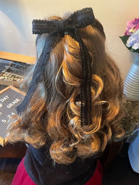 We use heatless curls for my daughters hair. Great for early morning events. 

#LTKbeauty #LTKstyletip #LTKkids