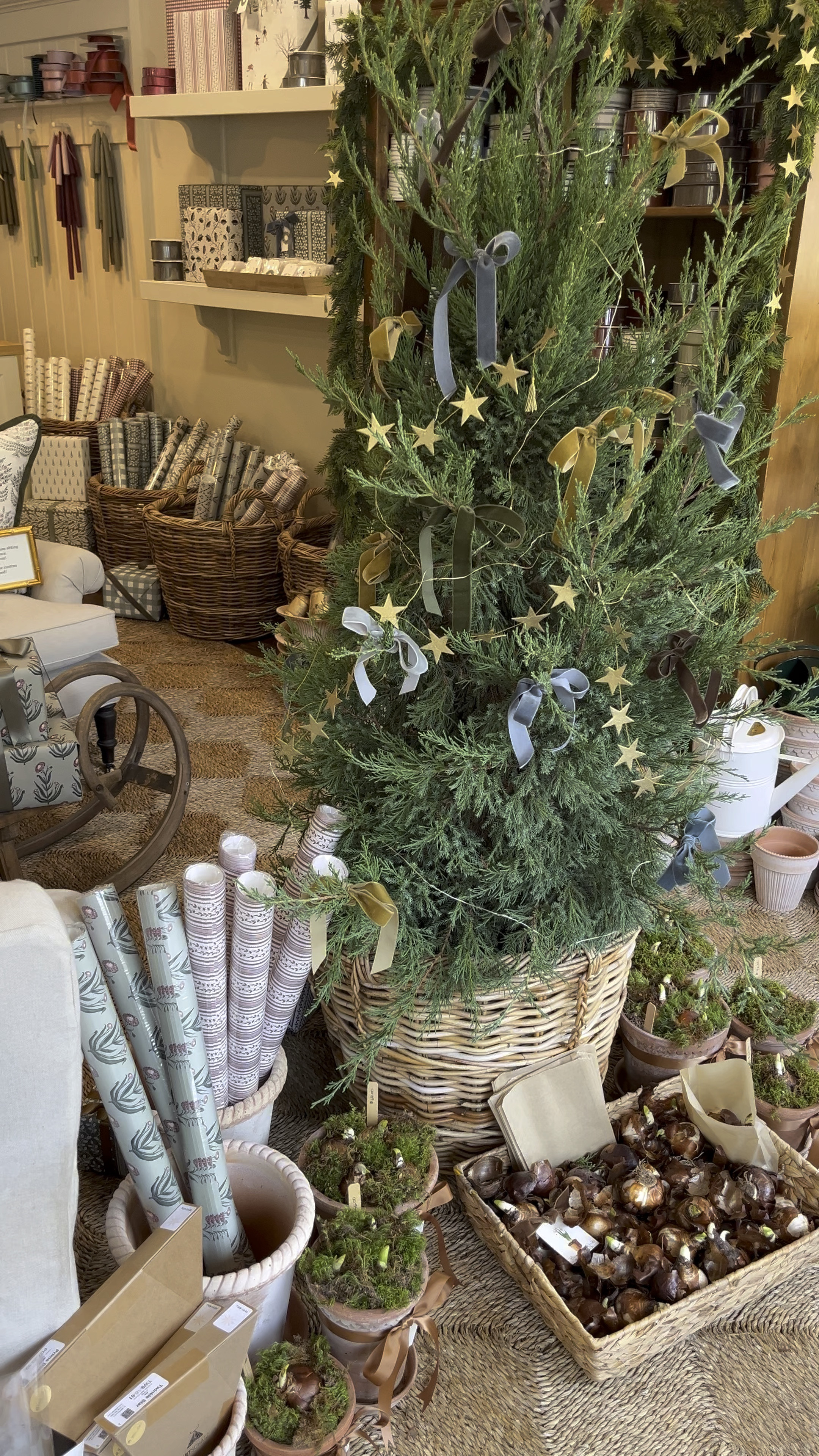 JSH in Westwood Hills (Kansas City) is the most charming shop! Classic holiday essentials and wrapping paper 

#LTKHoliday #LTKHome #LTKSeasonal