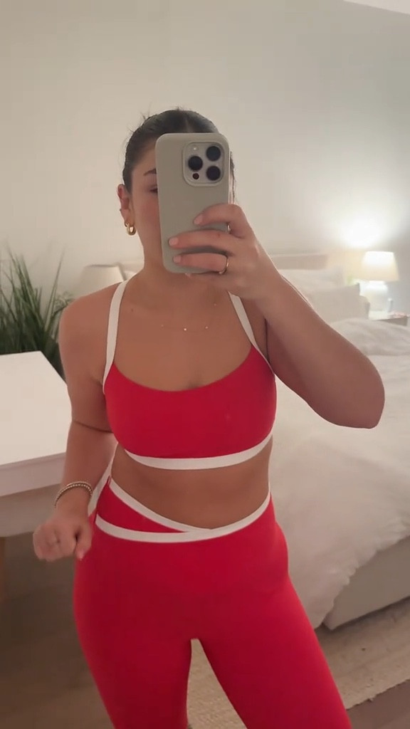 $48 target workout set !!! feels like BUTTER - wearing a small top and small leggings too! IG @noelleconforti

#LTKFitness #LTKFindsUnder50 #LTKActive