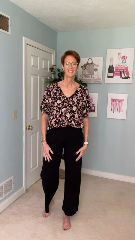 Gibsonlook Fall transition pieces will have your wardrobe ready for the office, the classroom, working from home or just everyday life.

Love this floral blouse with short sleeves and a v-neck. Paired with black pants.

#LTKBacktoSchool #LTKworkwear #LTKover40