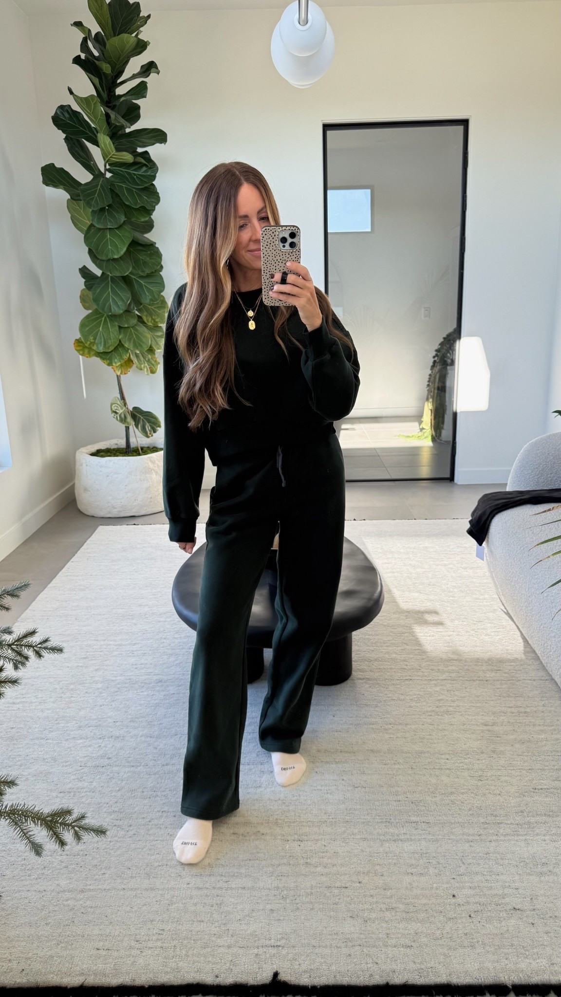 Vuori has the best closet staples! This pullover and these pants are my new favorite!

#vuoripartner @vuoriclothing