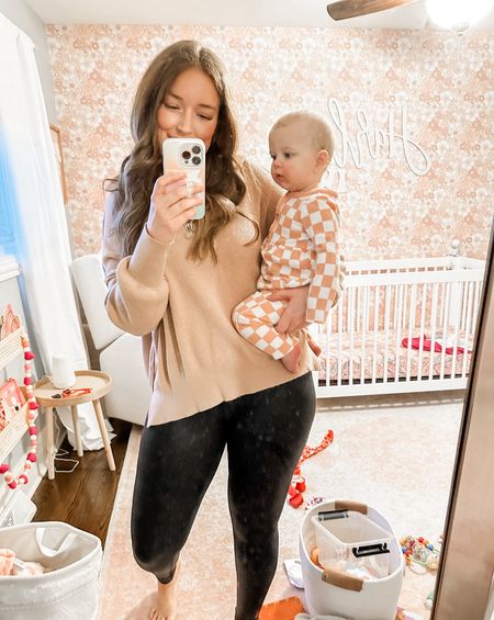 Comfy sweater + leggings. These leggings look identical to the spanx leather leggings but align material! 

Size L in sweater and size 10 in leggings. 

Baby outfit / mom outfit / leggings / spanx leather leggings dupe / sweater

#LTKworkwear #LTKmidsize #LTKbaby