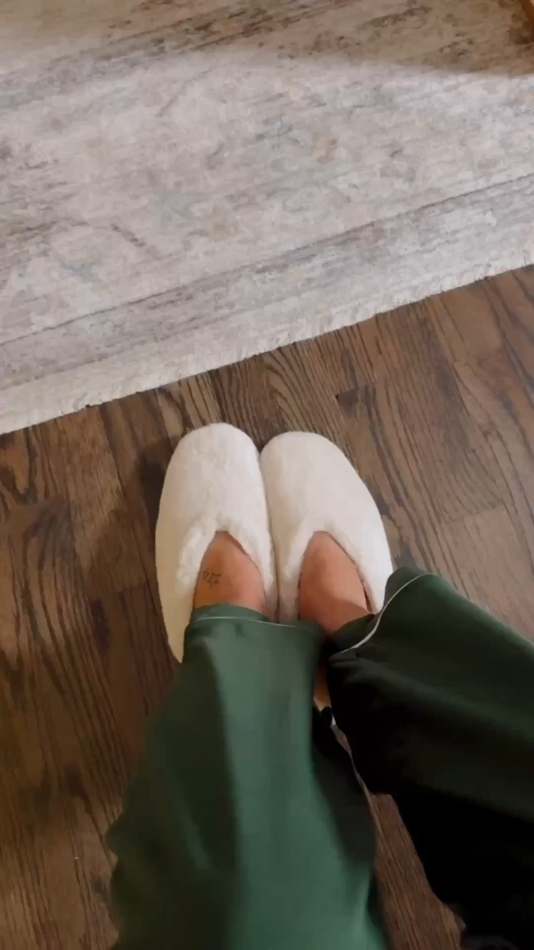 $20 slippers it can’t get better than that!!

Target, target finds, target slippers, slippers, white slippers, gift guide, Amanda West, Almostreadyblog 

#LTKFindsUnder50 #LTKHome #LTKSeasonal
