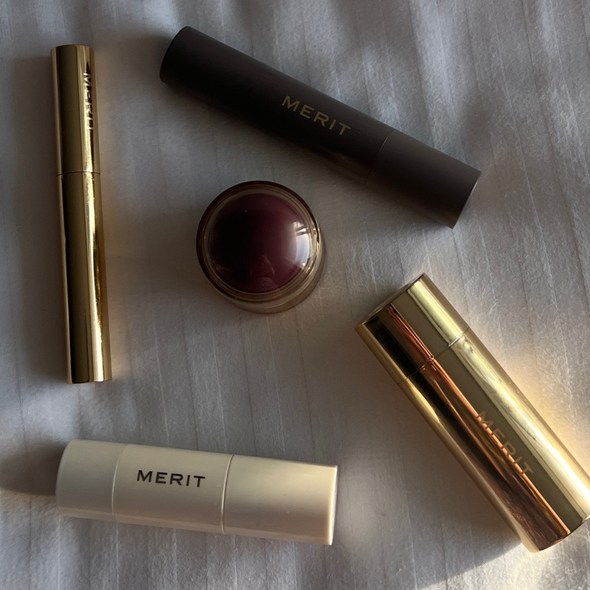 Minimalist stick - cream 
Flush balm- raspberry beret
Bronzer - clay 