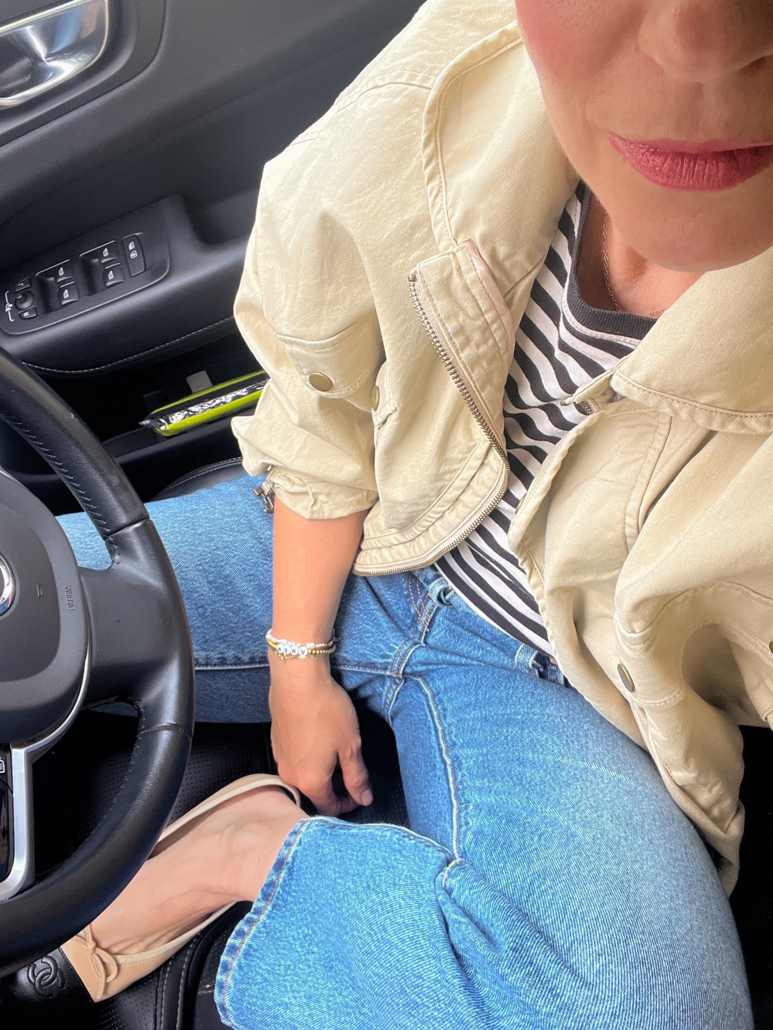 Casual, everyday outfit. Blue jeans, classic ballet flats, cropped jacket and striped t-Shirt.

Tee: Everlane
Jacket: Anthropology 
Jeans Levi’s 
Ballet flats: Chanel


#LTKpetite #LTKspring #LTKstyletip