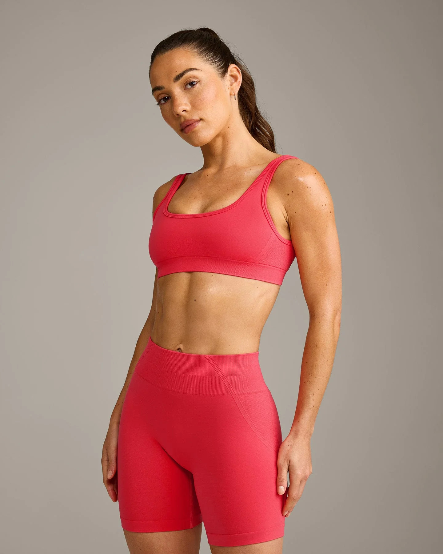 EffortlessLift™ Square Neck Sports Bra with Gray Logo
Charged Pink | Oner Active (UK / US)
