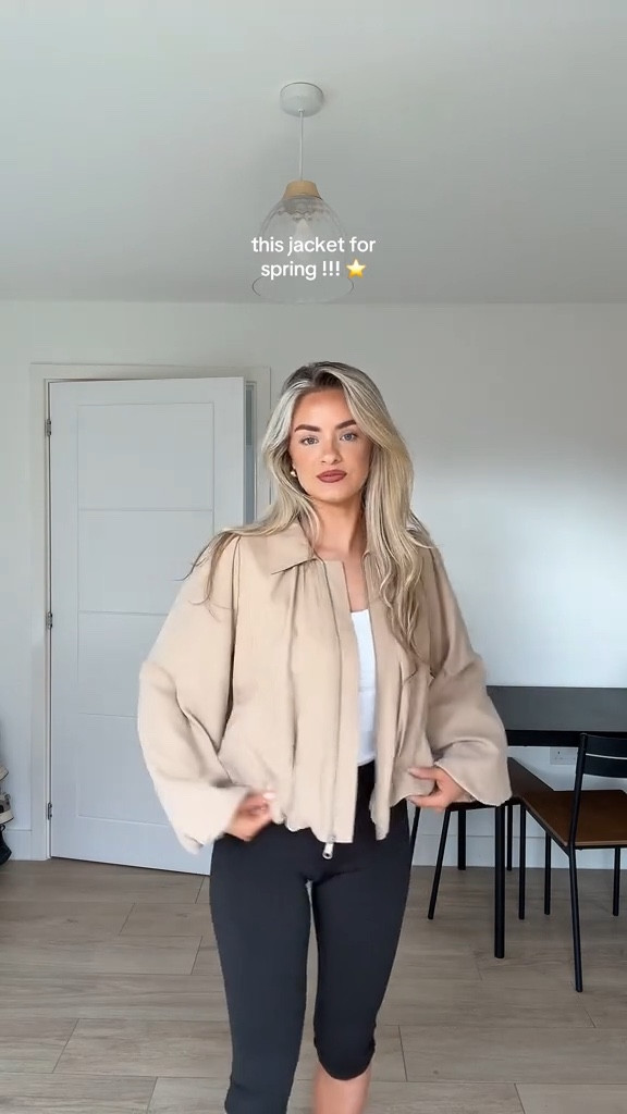 New Look light jacket 💕



#LTKuk #LTKsummer #LTKspring