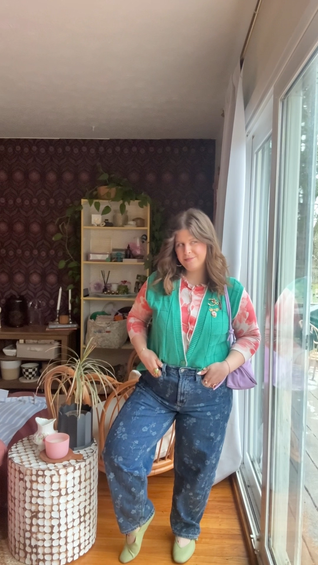 Colorful & floral outfit for spring! Jeans, ballet flats & purse 50% off



#LTKootd #LTKSeasonal #LTKPetite