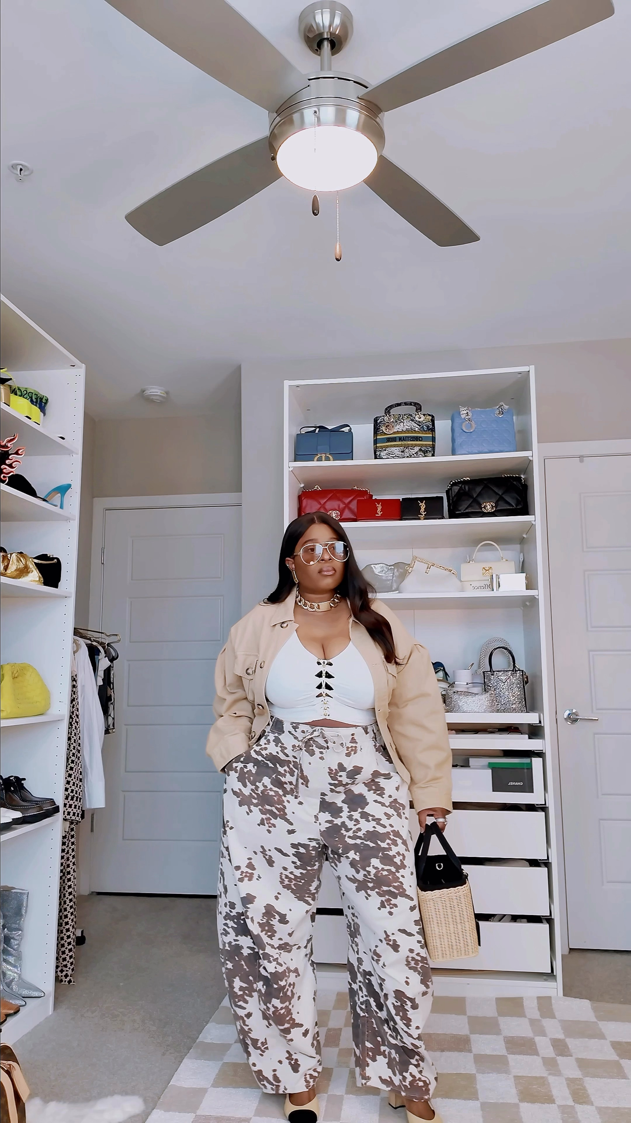 Fly girls just found their fall pants!! And its curvy girls, mom bod friendly 👏👏🤸🏽‍♀️🤸🏽‍♀️

New Pant Alert ‼️ @gap come to the front coz this pant is going to be on all fashion girls rotation all winter fall!! 

Utility Jacket @zara
Top @hm
Horse shoe ballon pant  @gap 
Shoes @chanel 
Bag @prada via @therealreal 
Sunnies @amazonfashion

#LTKStyleTip #LTKFindsUnder100 #LTKMidsize