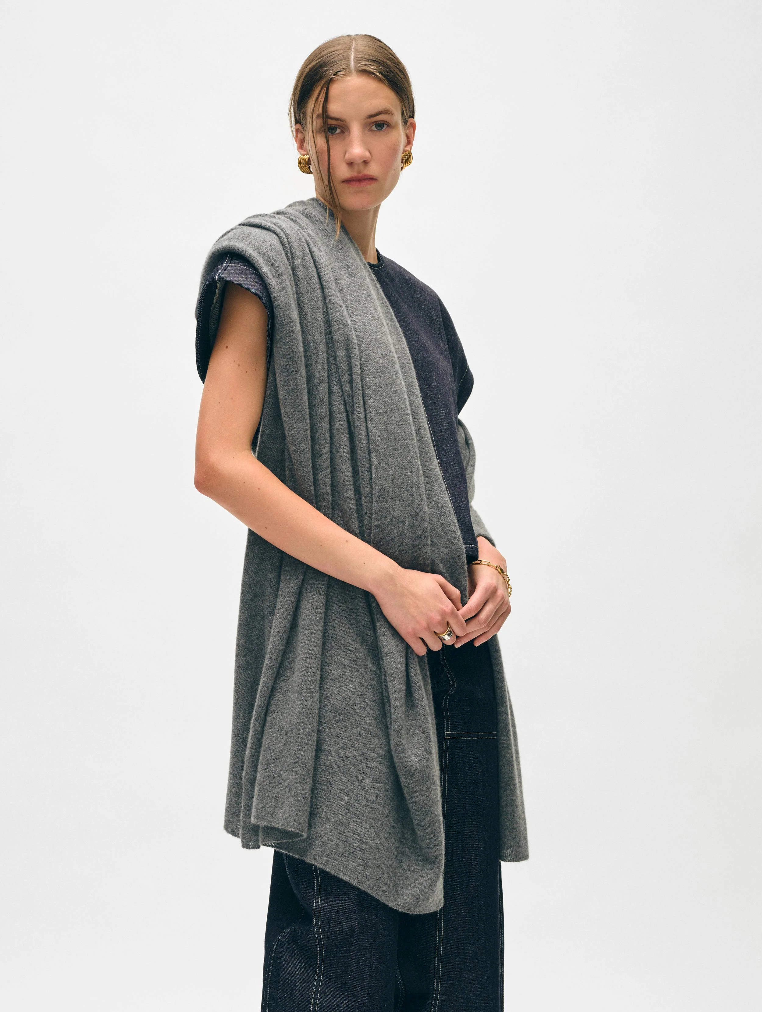 White + Warren Cashmere Travel Wrap in Graphite Heather size 81" x 36 | White and Warren