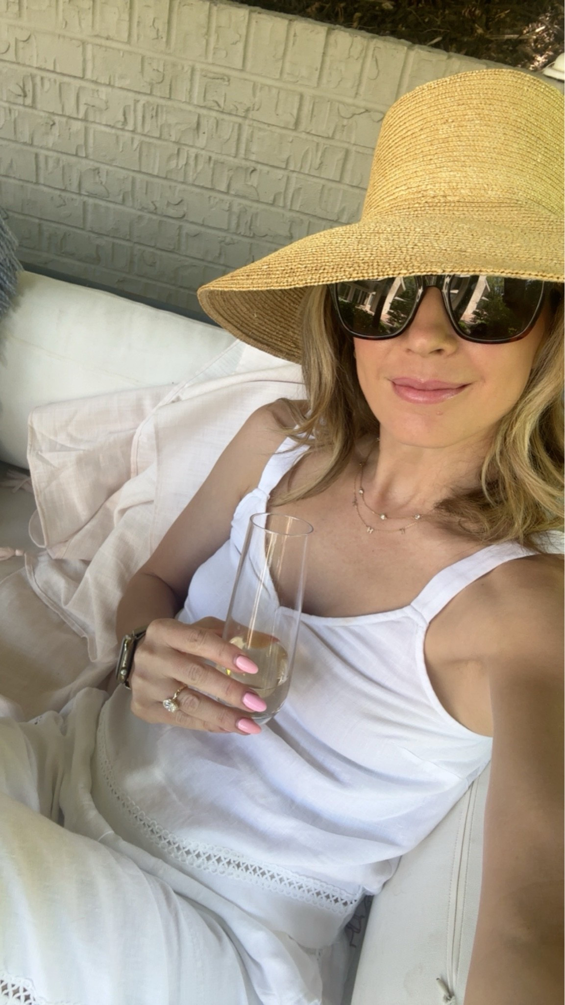 Comfy linen set. Perfect for late spring g early summer. Wearing xs