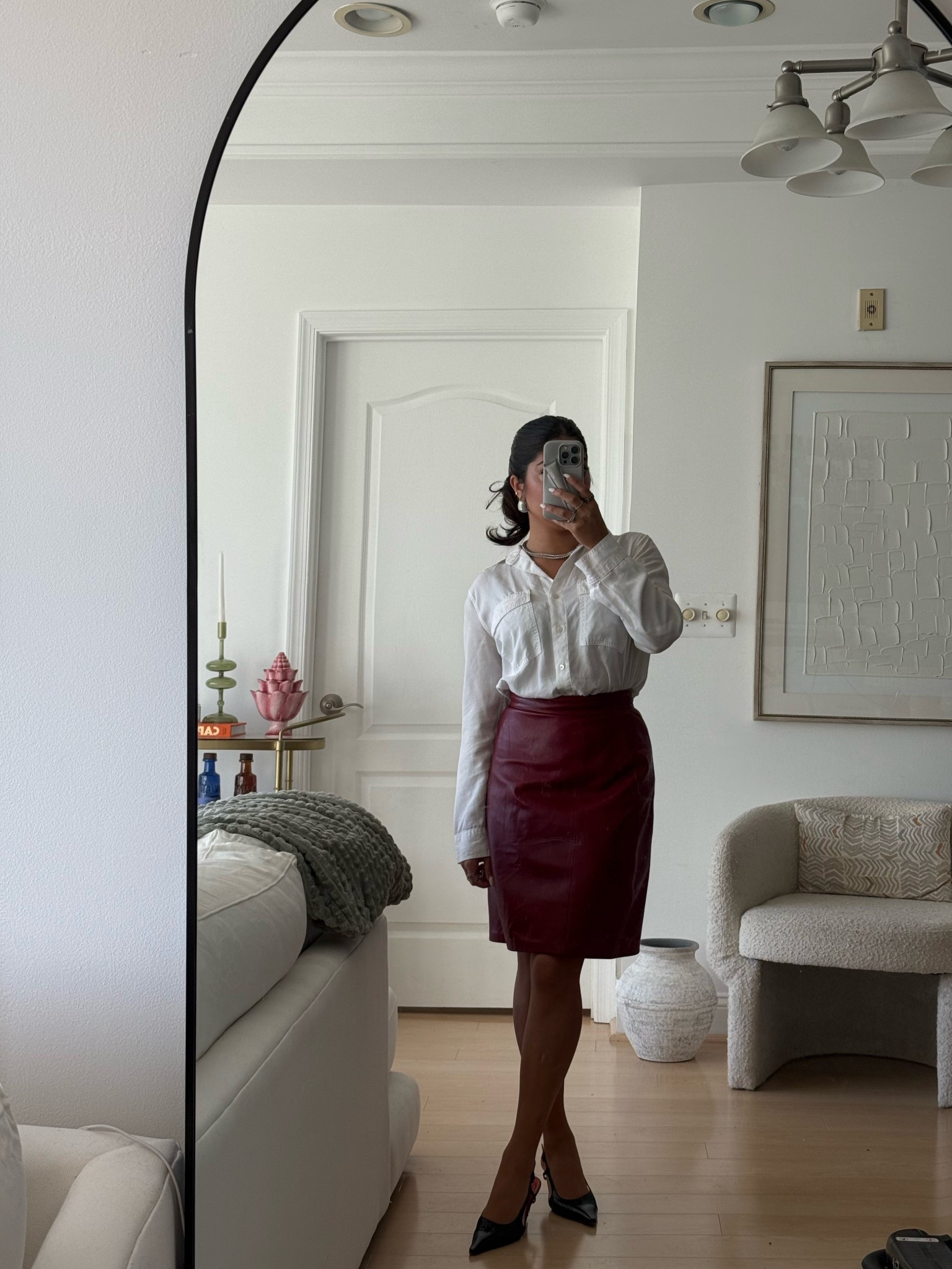 Outfits that is perfect for a work to happy hour look

Fall outfits, workwear, lawyer style, office wear, white button down, leather skirt, burgundy skirt, day to night outfit, fall styling, work outfit
10/12/2025

#LTKWorkwear #LTKStyleTip #LTKPetite