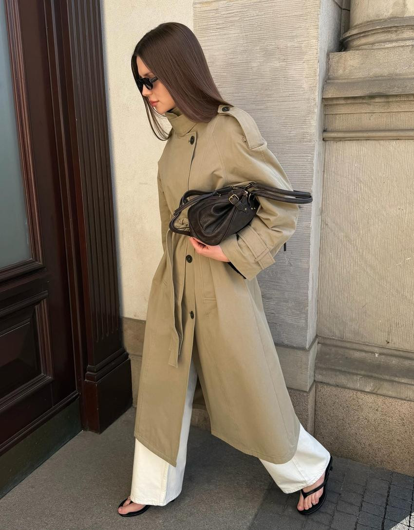 Langer Trenchcoat mit Gürtel - Damen | Bershka DE