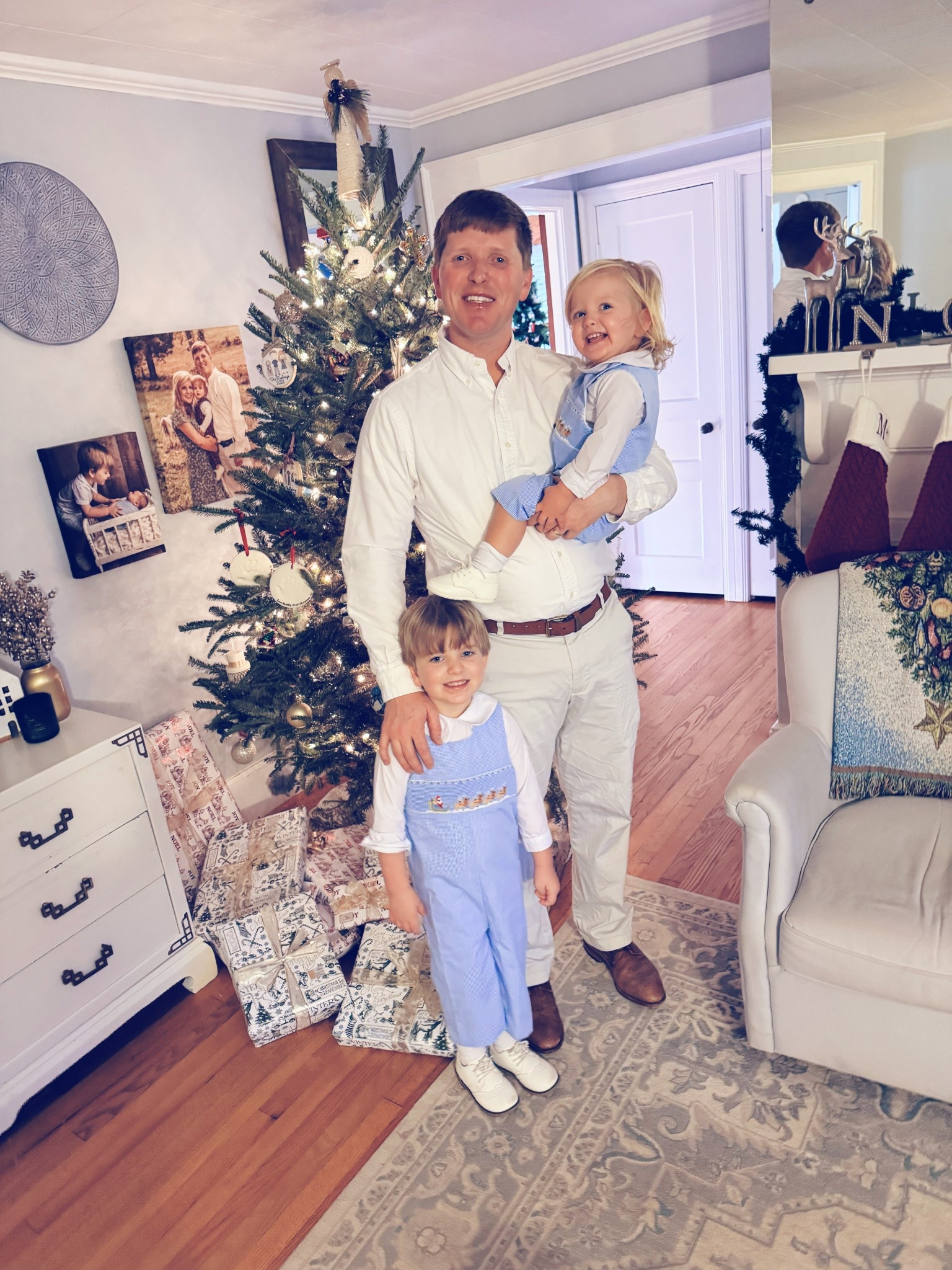 Sunday morning church 💒 with these handsome cuties!! 👶🏼🩵👶🏼 And now about to head out soon for another special holiday tradition 🎅🏻🌲⛰️ with my family!! 🚙🥰🍫