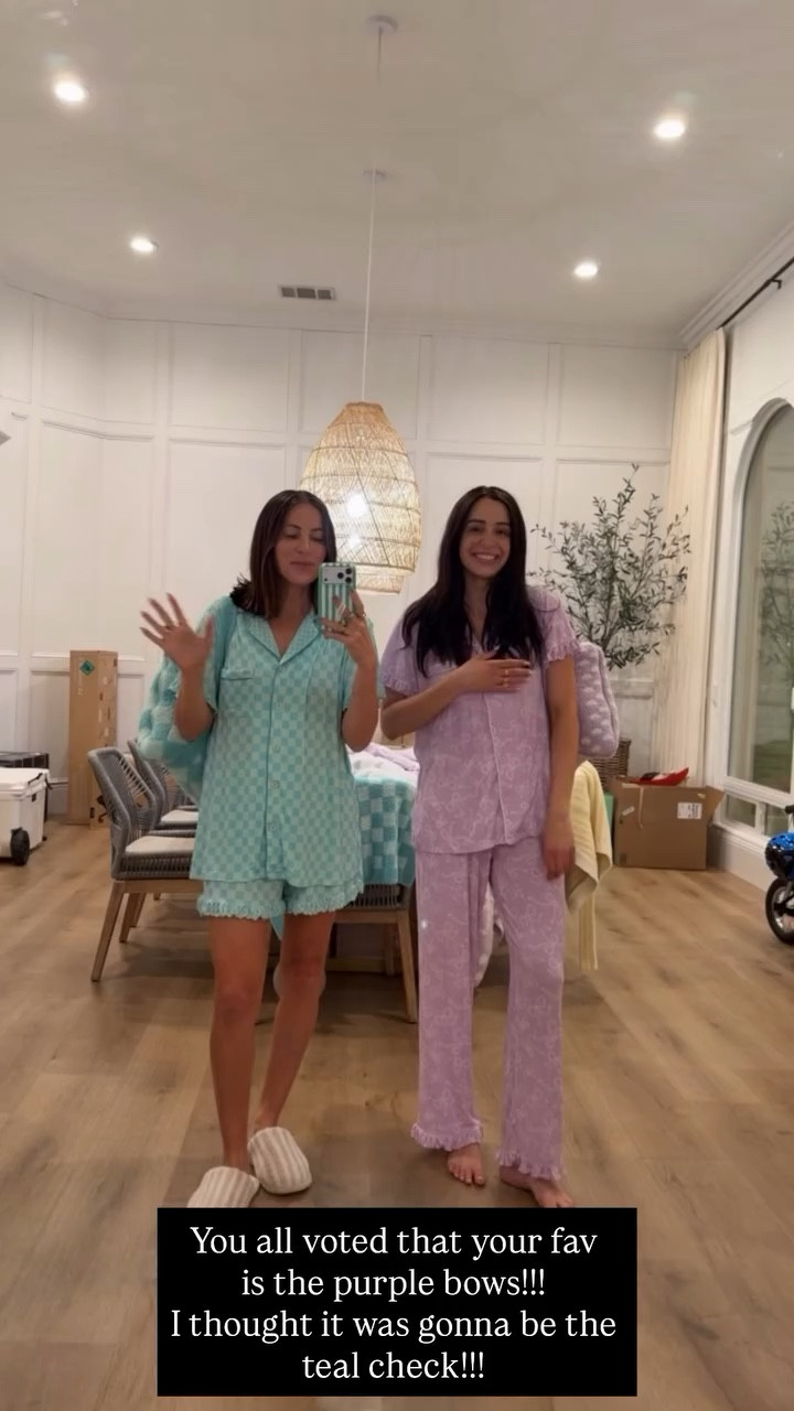 You all voted that your fav 
is the purple bows!!!
I thought it was gonna be the teal check!!!