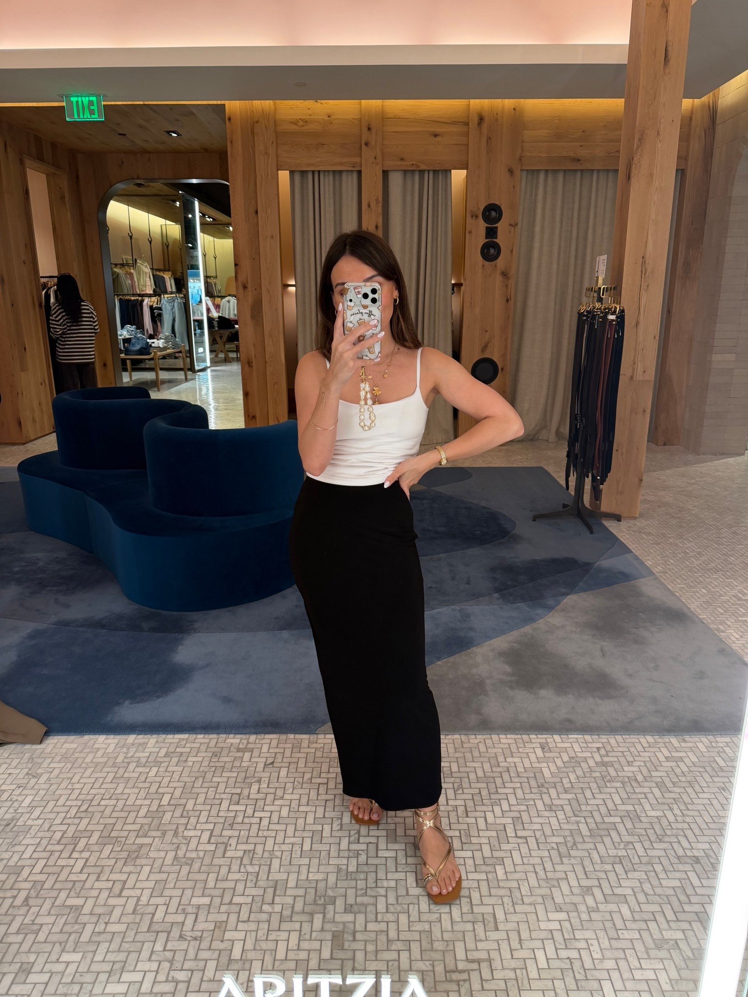 Size small in both. This skirt is amazing and so so stretchy 