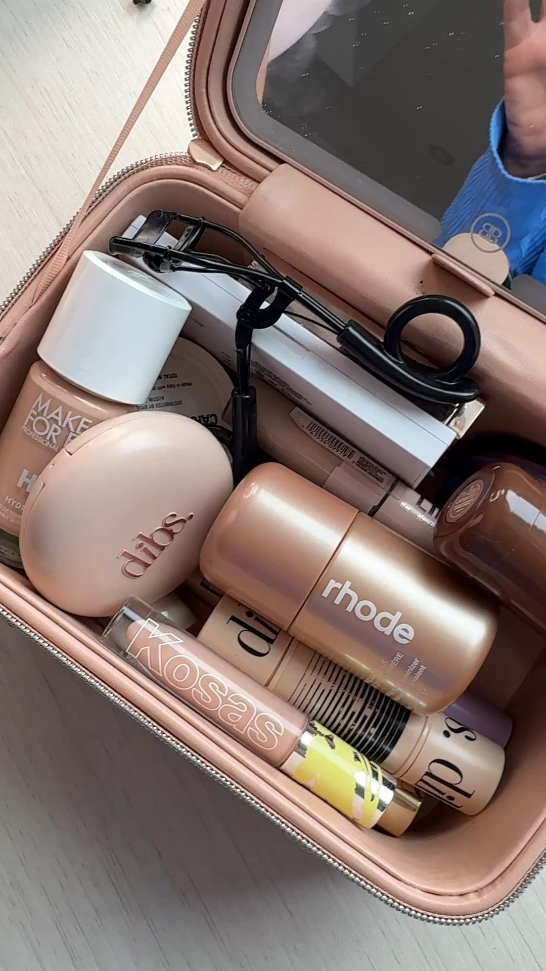 @Beautifect makes the best makeup cases. Has a light up mirror that pops out. It holds everything I use daily.

#LTKSeasonal #LTKBeauty