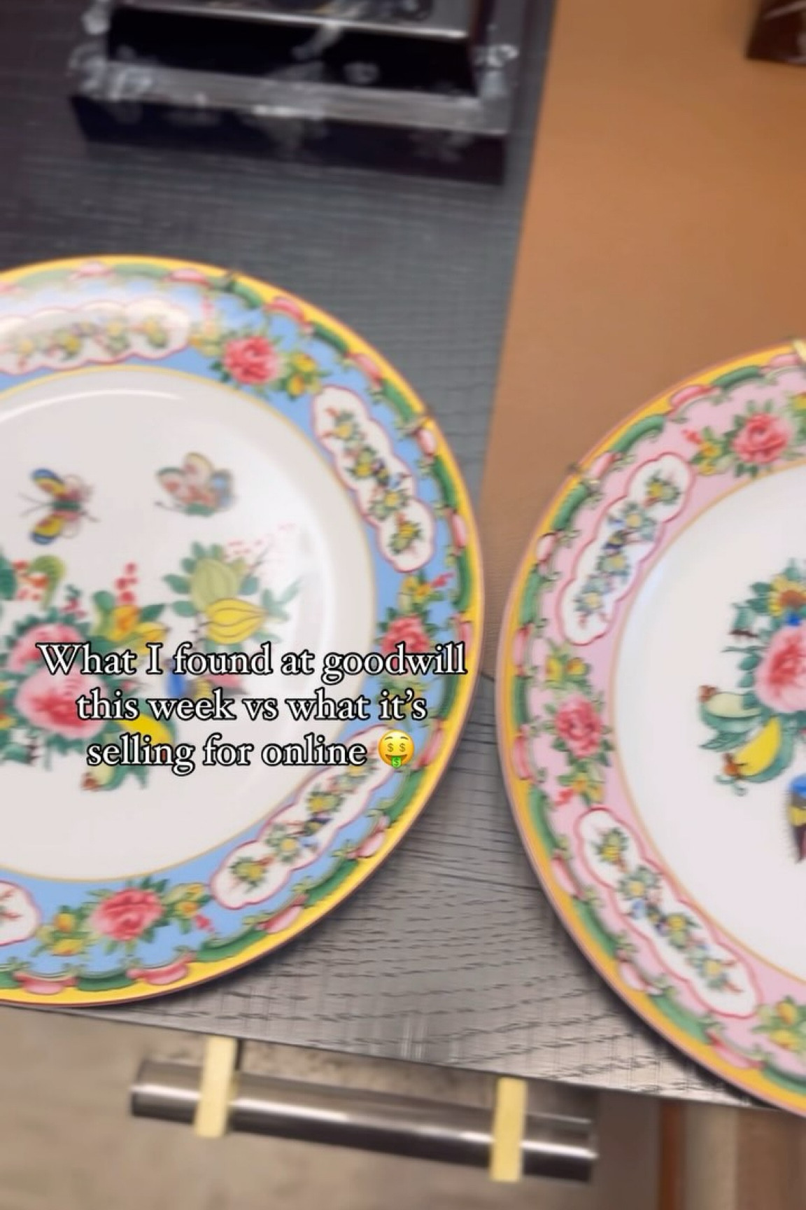 The goodwill gods were with me this week! Wait til the end for my wildest find yet. 

#interiordesign #grandmillennialdecor #colorfulhome #interiorstyling #thriftedhome #goodwillfinds #goodwill #thriftingfinds #thrifting