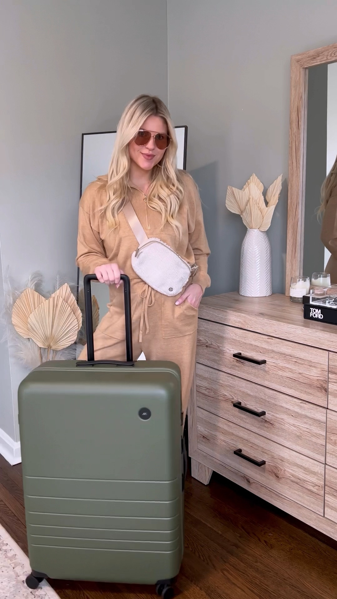 30 days of winter outfits day 12: what I would wear to the airport ✈️

#traveloutfit #airportoutfit #vicicollab #vici #neutralstyle #neutralootd #30daysofoutfits #pinterestinspired #pinterestaesthetic