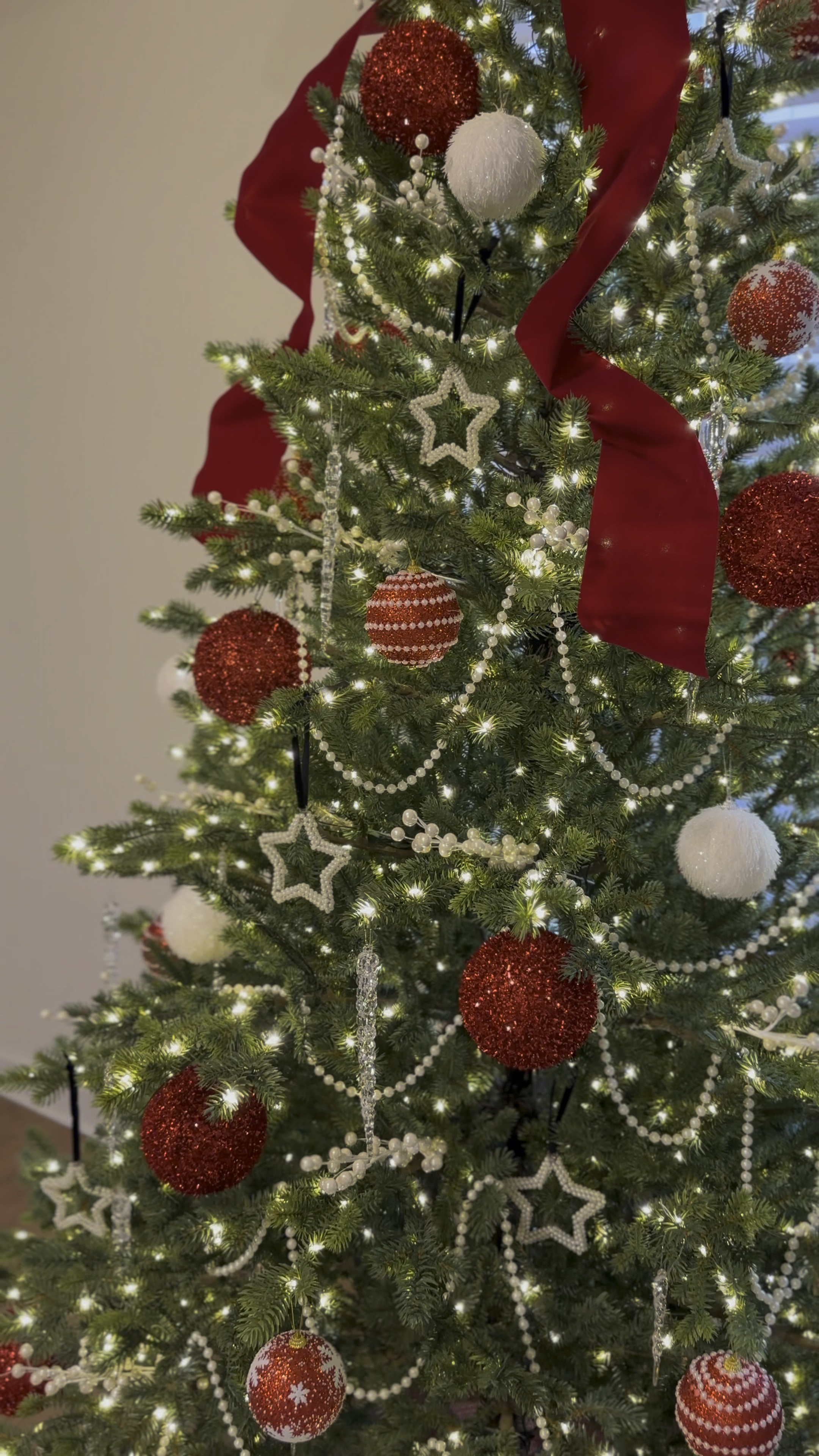 Revealing my Christmas tree!!! I love how it turned out! Sparkling red, feathery white, icicles, and dripping pearls! Linking everything I used. 🎄

#LTKHoliday #LTKWatchNow #LTKHome