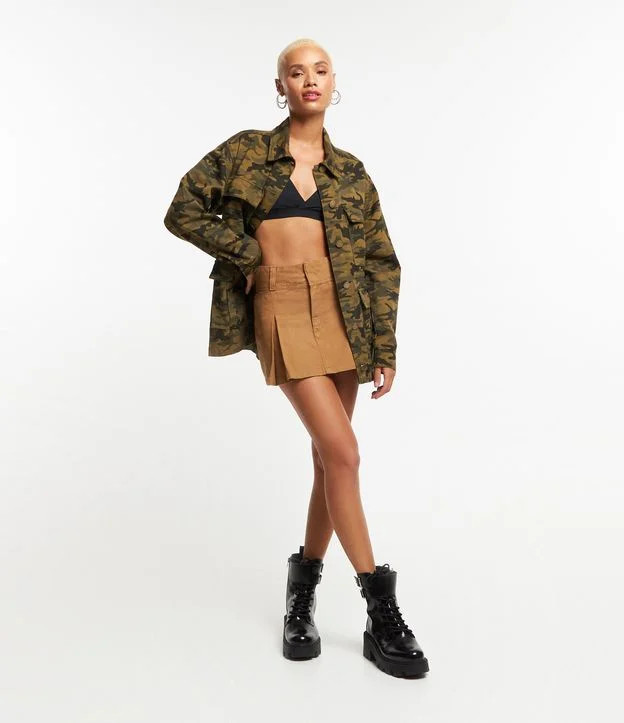 Saia Curta Alfaiatada em Sarja com Pregas Marrom | Renner (BR)