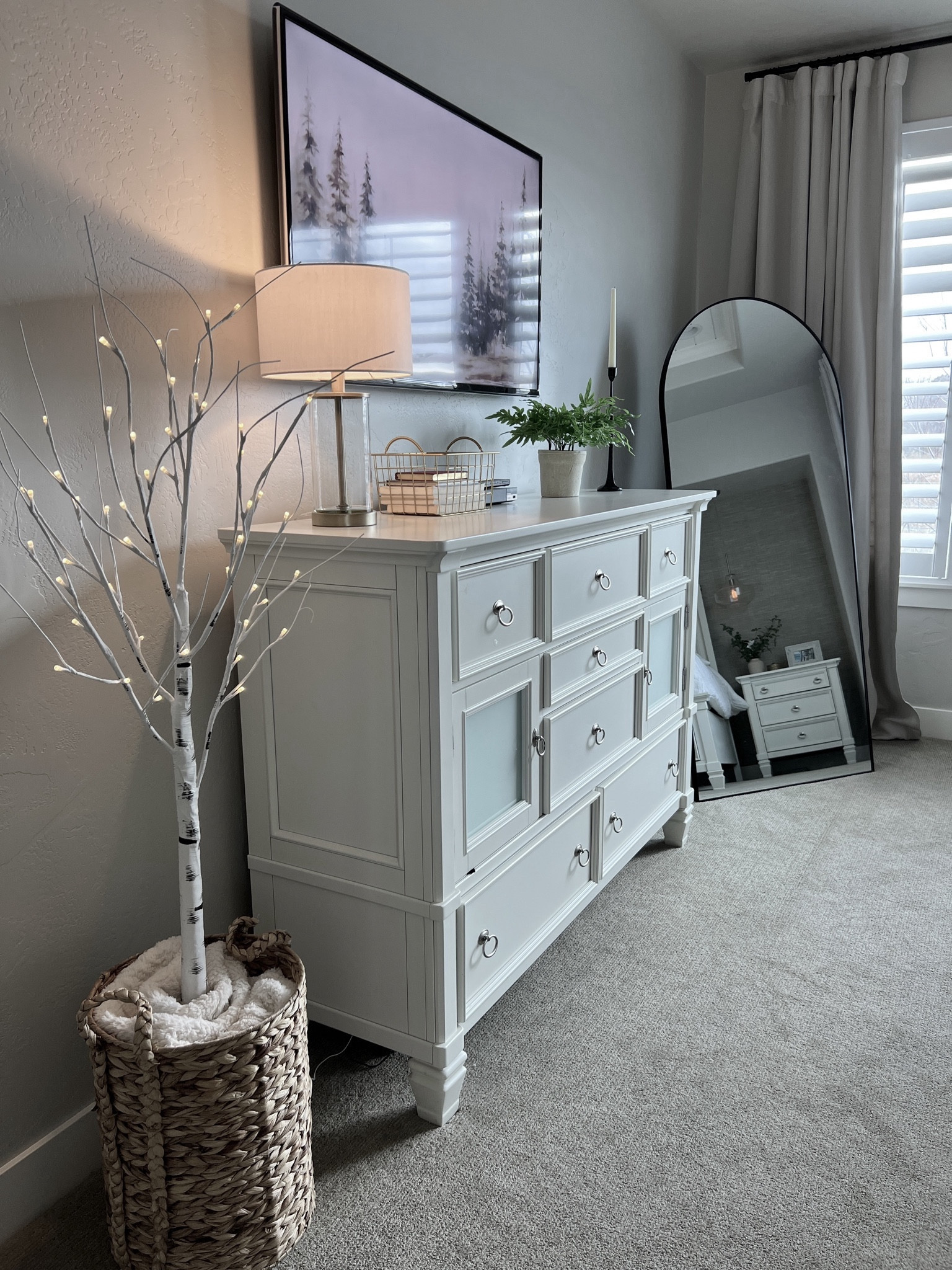 Add a little Christmas glow to your bedroom. Shop Amazon and Target finds.

Primary bedroom | birch tree | standing mirror

#LTKHoliday #LTKsalealert #LTKhome