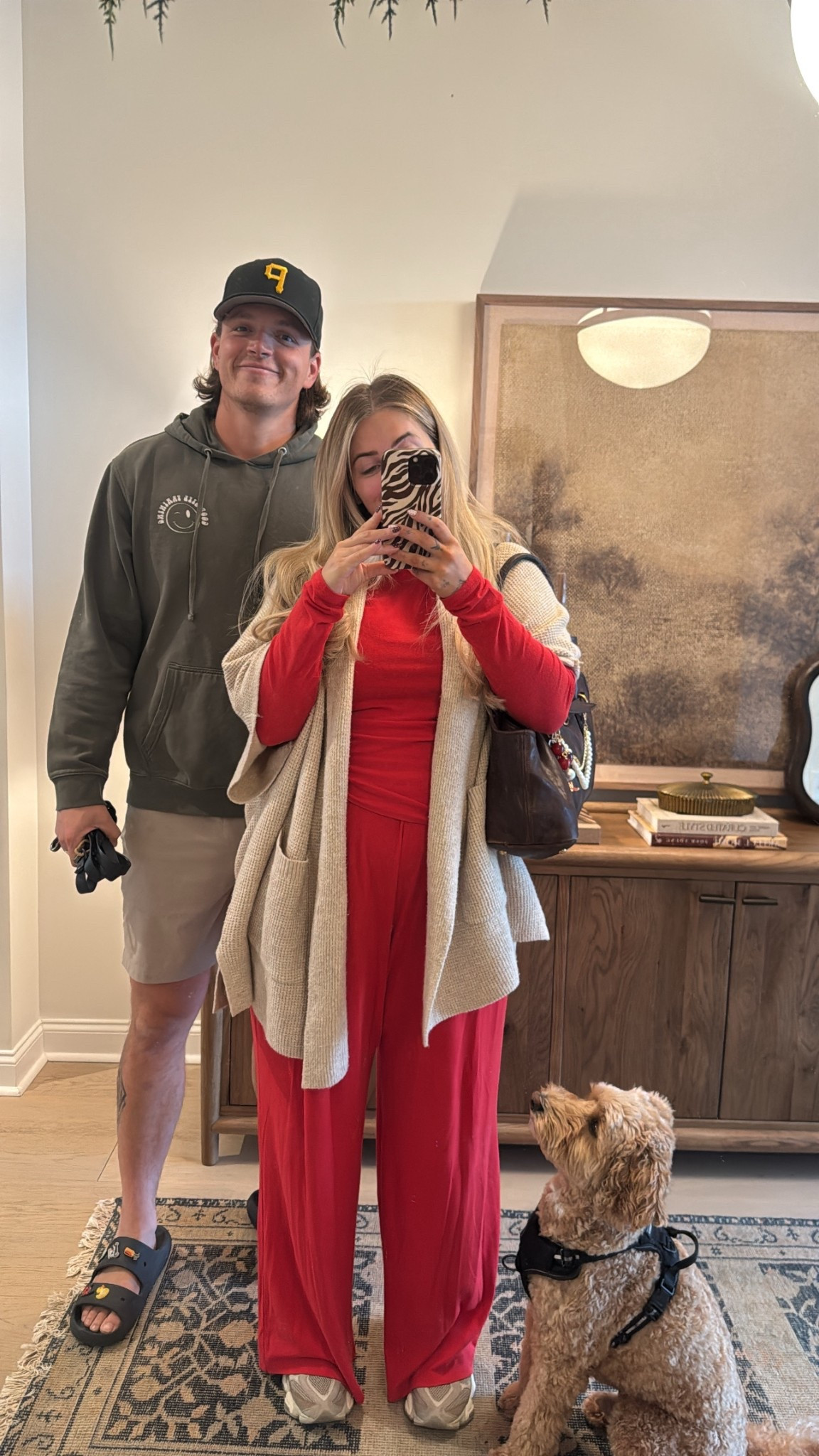 One of my favorite Abercrombie sets! I have it in dark brown too 🤍 

Top — large 
Pants — XL 