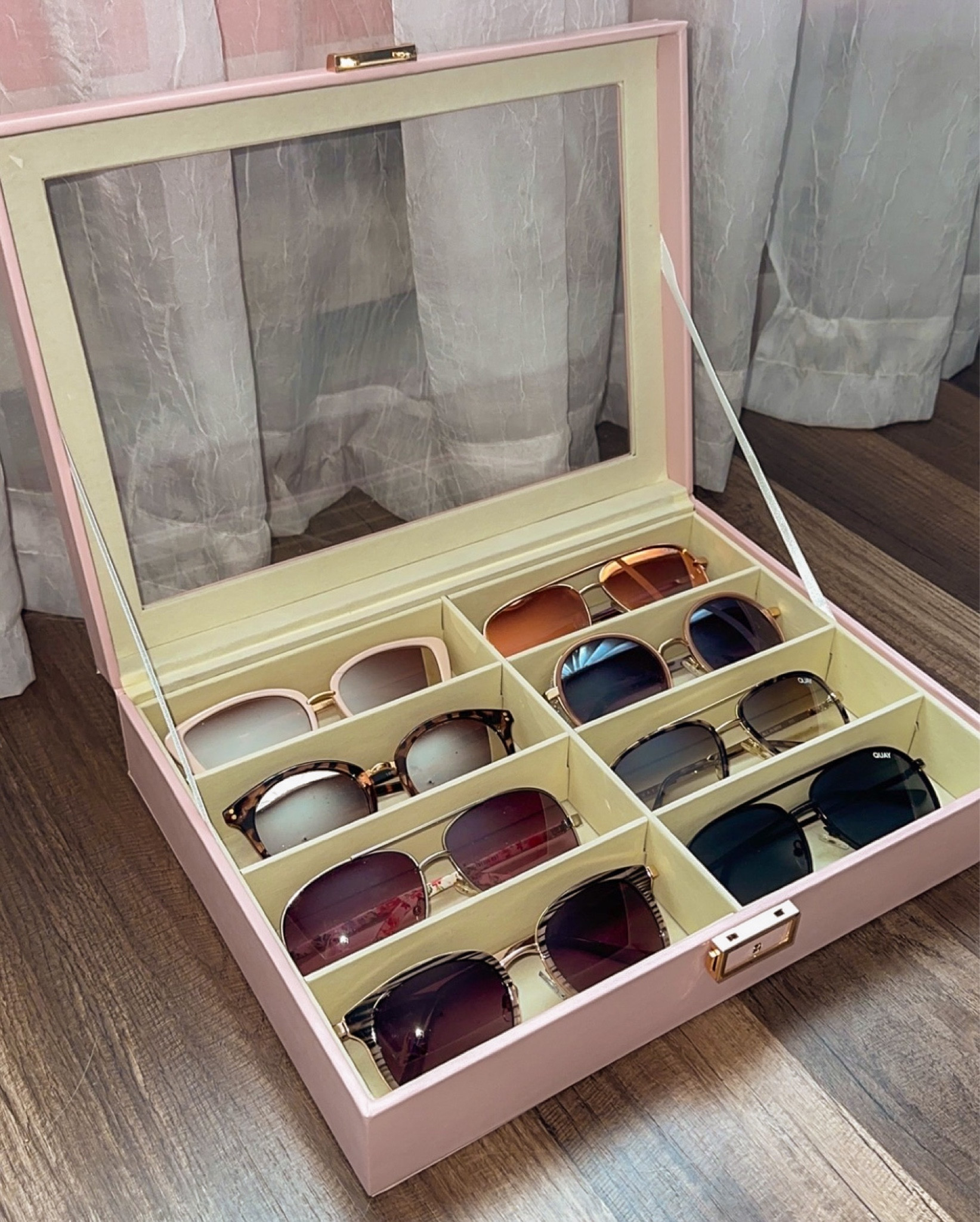 This glasses organizer is perfect for my sunglasses obsession! 🕶️
#glassesorganizer #amazonfind

#LTKFind