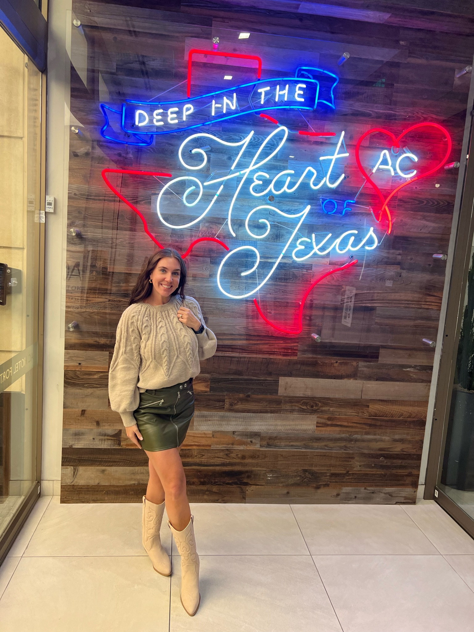 Comfy sweater paired with a leather skirt and cowboys boots… say less😍


#LTKFindsUnder100 #LTKStyleTip #LTKSaleAlert