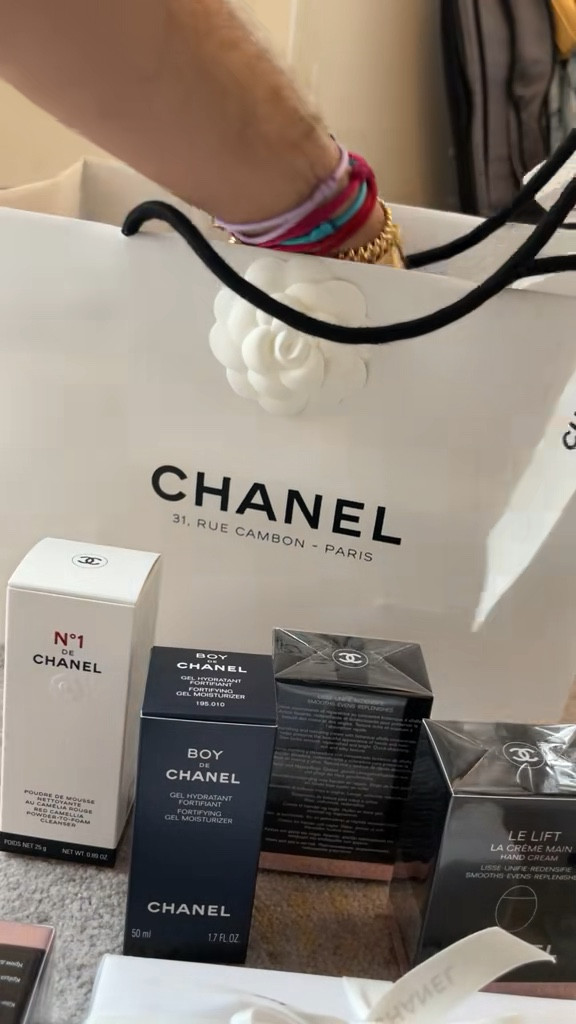 Chanel Beauty Unboxing #chanel #chanelunboxing #shopaholic #paris #chanelbeauty @ChanelOfficial 

#LTKMens #LTKBeauty #LTKSaleAlert