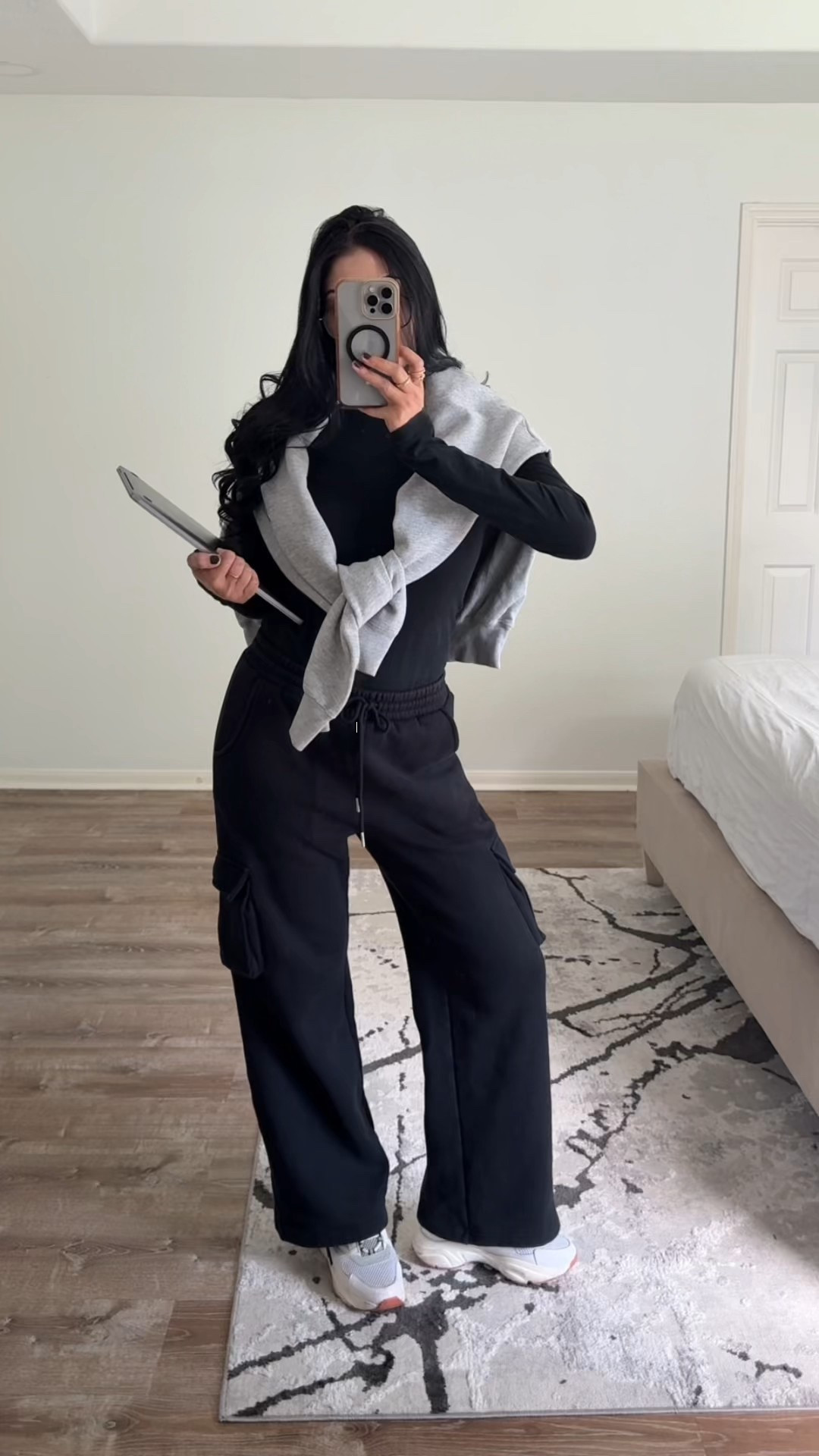 bodysuit: https://amzn.to/3I69GYz
pants: https://amzn.to/3ThKmBk
sweater: https://amzn.to/3Gl7mwc