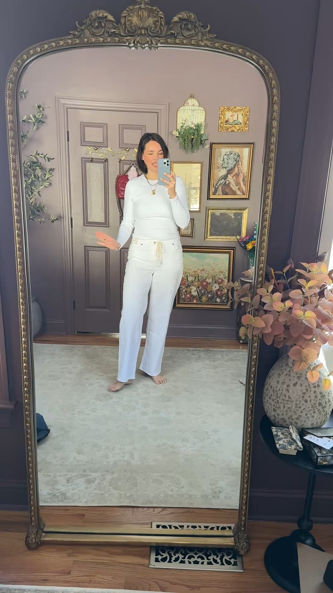 I really like these @abercrombie low rise jeans! I’m wearing the 31R  