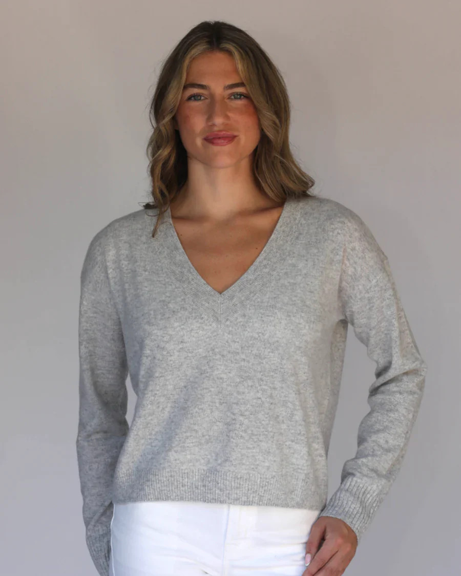 Gwen V Neck Sweater - Heather Grey // Asher | Ama La Vita