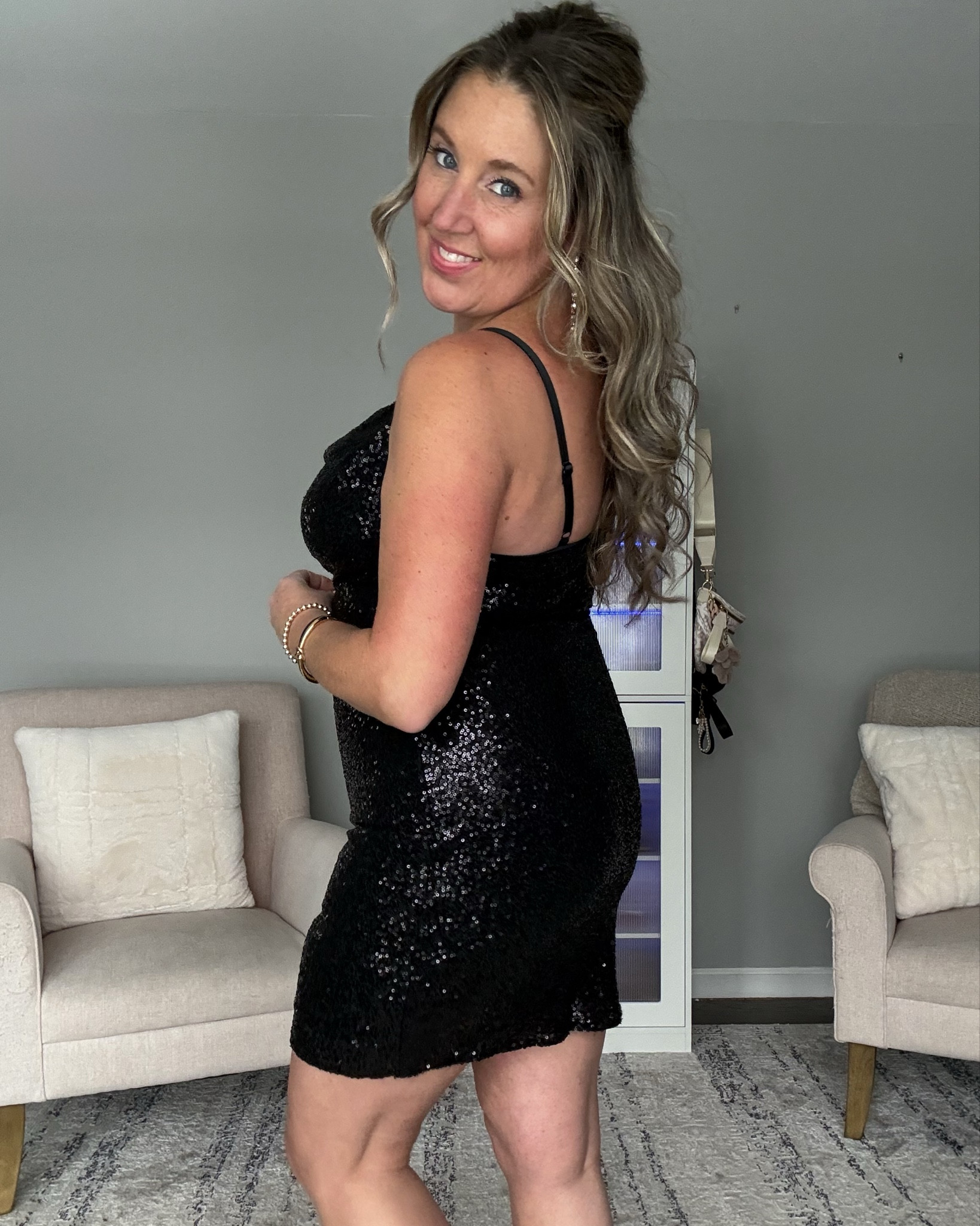 Cocktail dress with built in shape wear🖤

This dress fits like a glove. No need for undergarments, this has a built in bra and shape wear to create the perfect silhouette. Available in Black, Silver, and Wine.✨

• 15% off orders over $120: Shannon15off
• 20% off orders over $150: Shannon20off

#LTKFindsUnder100 #LTKOver40 #LTKU