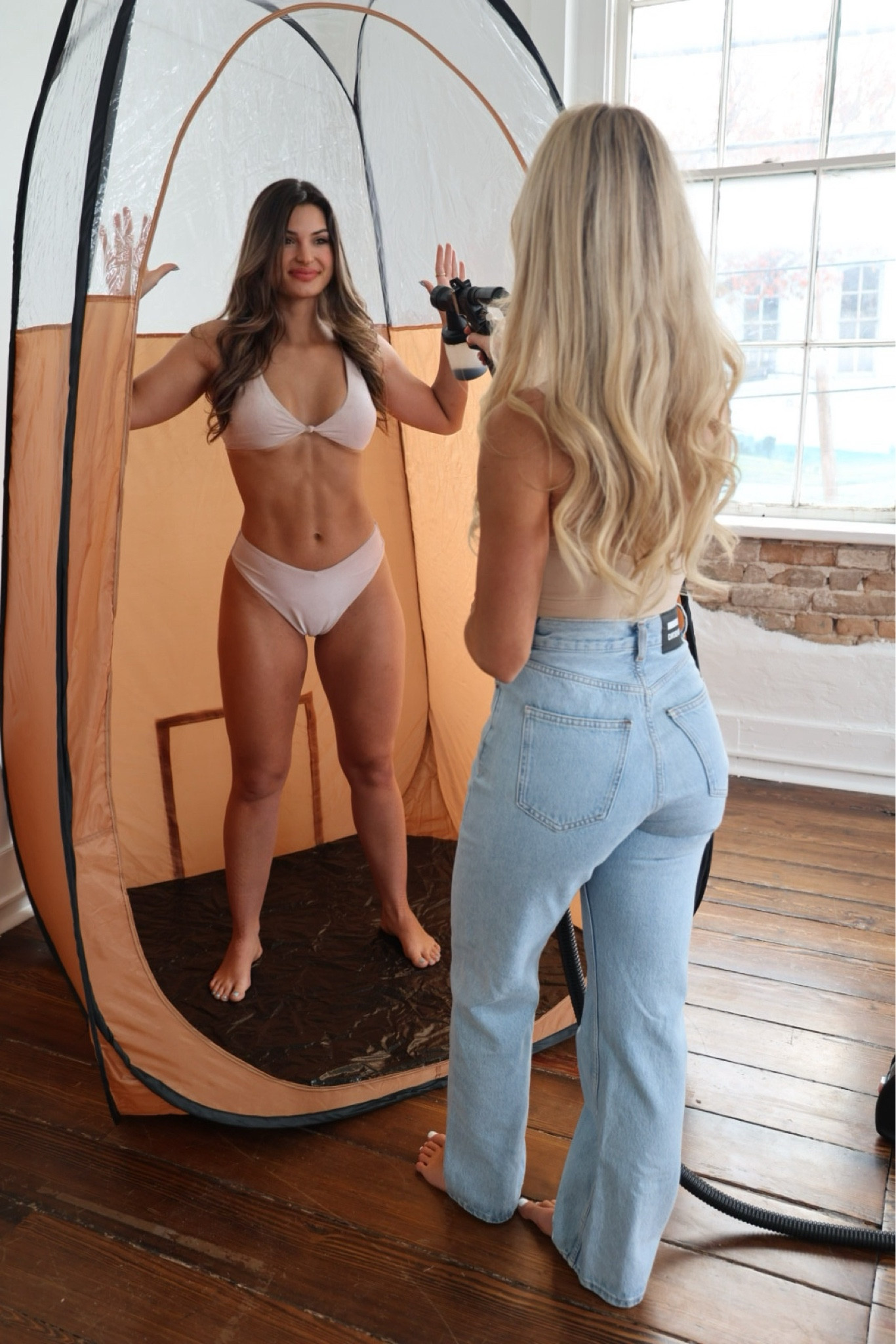 Spray tan artist outfit inspo

Small business owner // best jeans // denim // denim jeans // jeans // bodysuit // spray tan business // small business owner photo shoot 

#LTKSeasonal #LTKbeauty #LTKMostLoved
