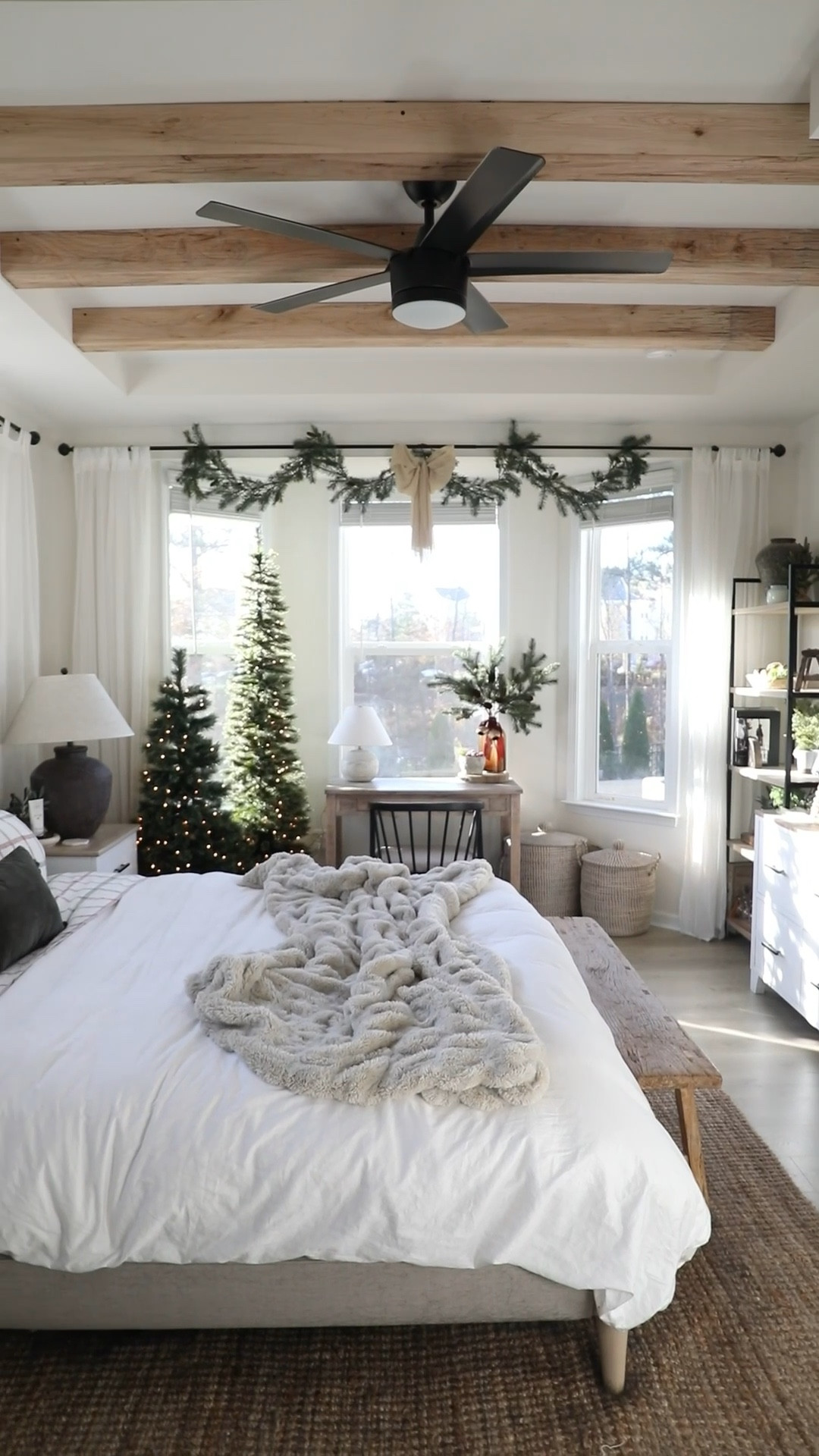 Christmas decorate with me ❤️🎄✨ #ltkhome #christmasdecor #christmasdecorating #holidaydecor #holidayhomedecor #ltkholiday

#LTKHoliday #LTKhome #LTKVideo