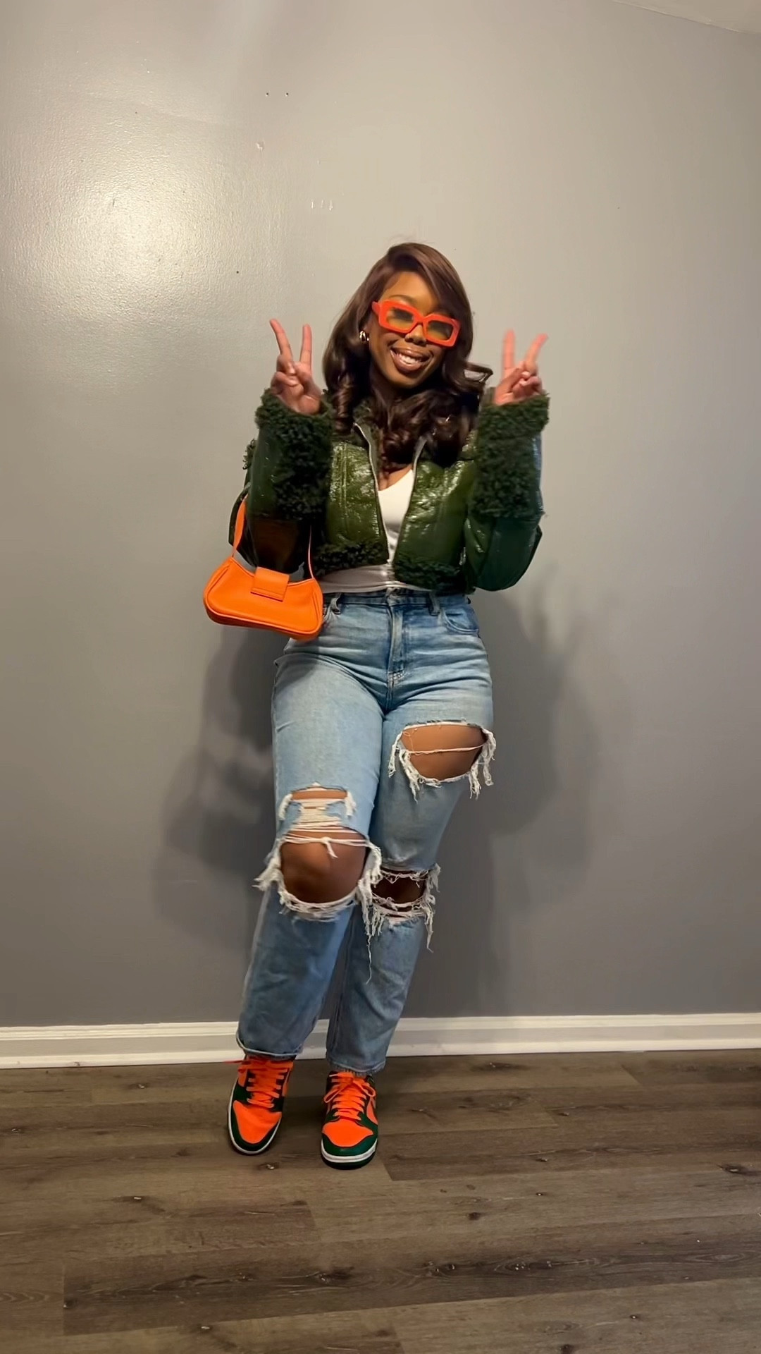 Casual but keep it cute 🧡

THESE JEANS ARE A MUST BUY!! Stretchy in the right places and holds you in 🤍

Jacket Currently SOLD OUT. 