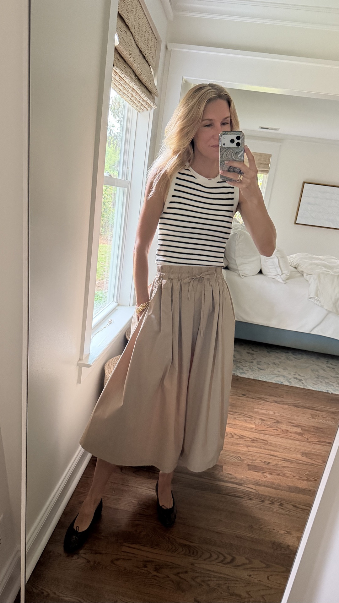 What I’m wearing for work! Small in the top, xs in the skirt (adjustable waistband) and gold jewelry that is always on repeat!