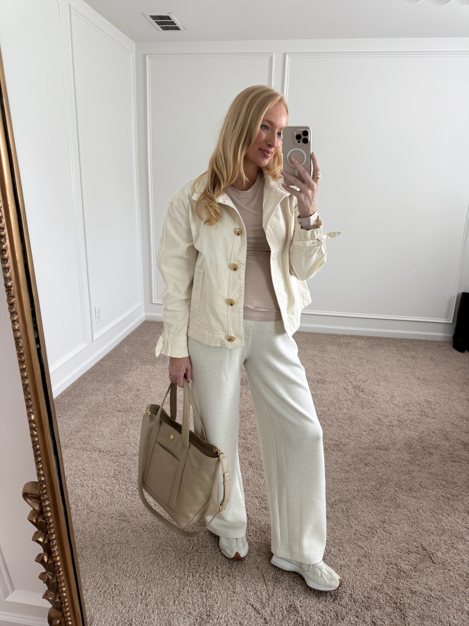Cute little travel outfit I got from the Nordstrom anniversary sale! Nsale finds // travel outfits // comfortable outfits // transitional outfits // fall outfits // casual outfits // athleisure 


#LTKTravel #LTKBump #LTKSeasonal