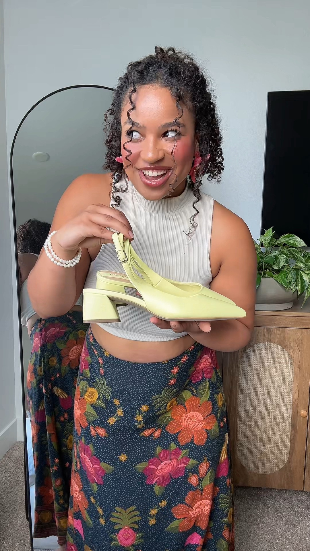 These butter yellow shoes by Franco Sarto are darling!!

Yellow shoes
low heels
summer shoes
butter yellow shoes 

#LTKSeasonal #LTKVideo #LTKFindsUnder100