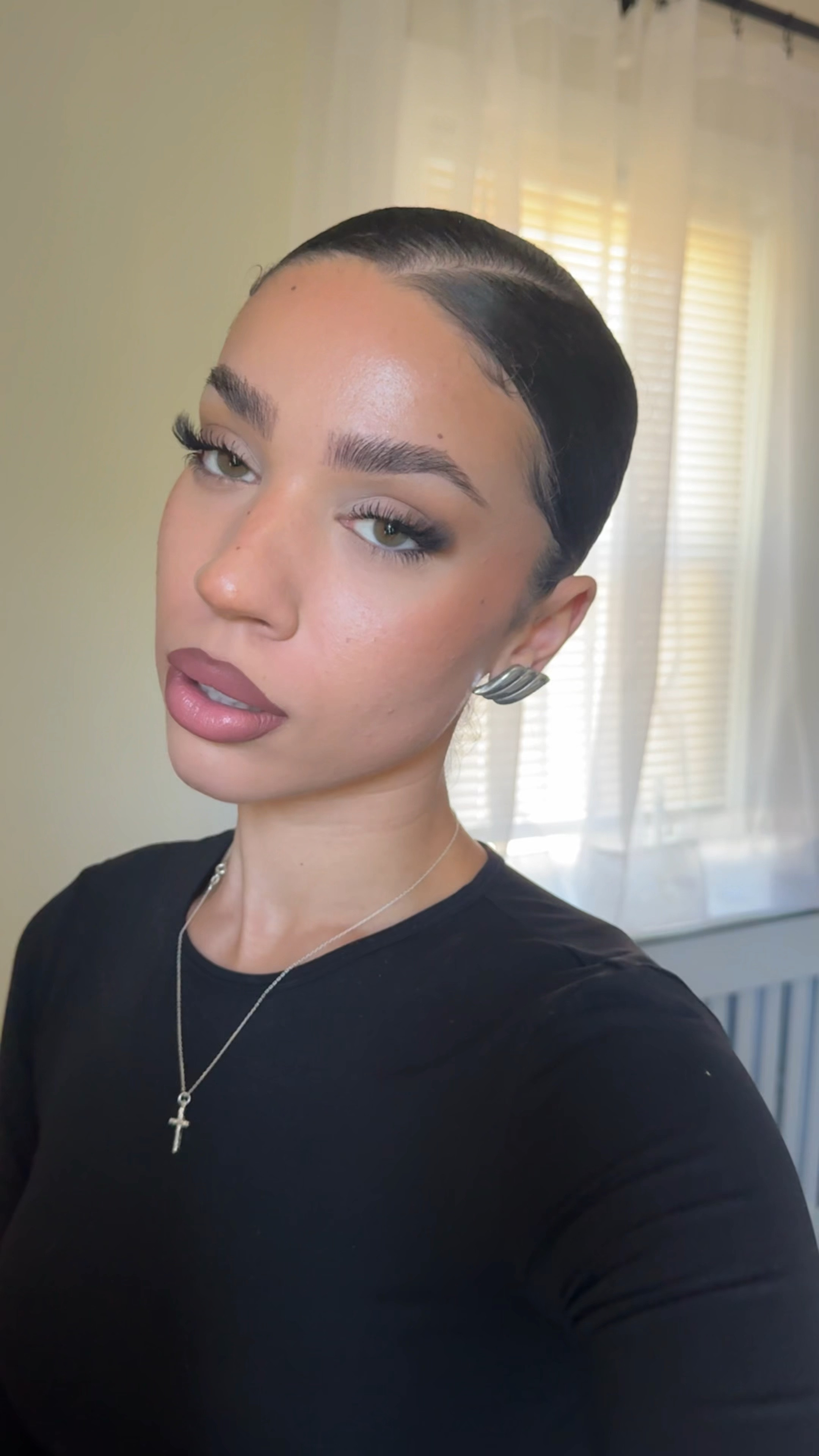 radiant skin + fox eyes? 100x yes  

products used 


FACE:
@maccosmetics studio radiance foundation
@milkmakeup werk lip + cheek stick 
@natashadenona bloom glow palette
@anastasiabeverlyhills contour stick fawn 
@onesize ultra pink ultimate setting powder for under eyes 
@maccosmetics mineralize powder medium golden to set face 
@sephora micro smooth powder in honey to bronze 
@maccosmetics mineralize blush in humor me 
@charlottetilbury setting spray 

EYES: 

@anastasiabeverlyhills sultry palette
@benefitcosmetics bad gal bang mascara 
@maccosmetics phone number eye kohl pencil 

LIPS: 

@maccosmetics lip primer 
@maccosmetics plum pencil 
@makeupforever artist color pencil wherever walnut 
@maccosmetics creme cup lipstick 

#LTKfindsunder100 #LTKSeasonal #LTKbeauty