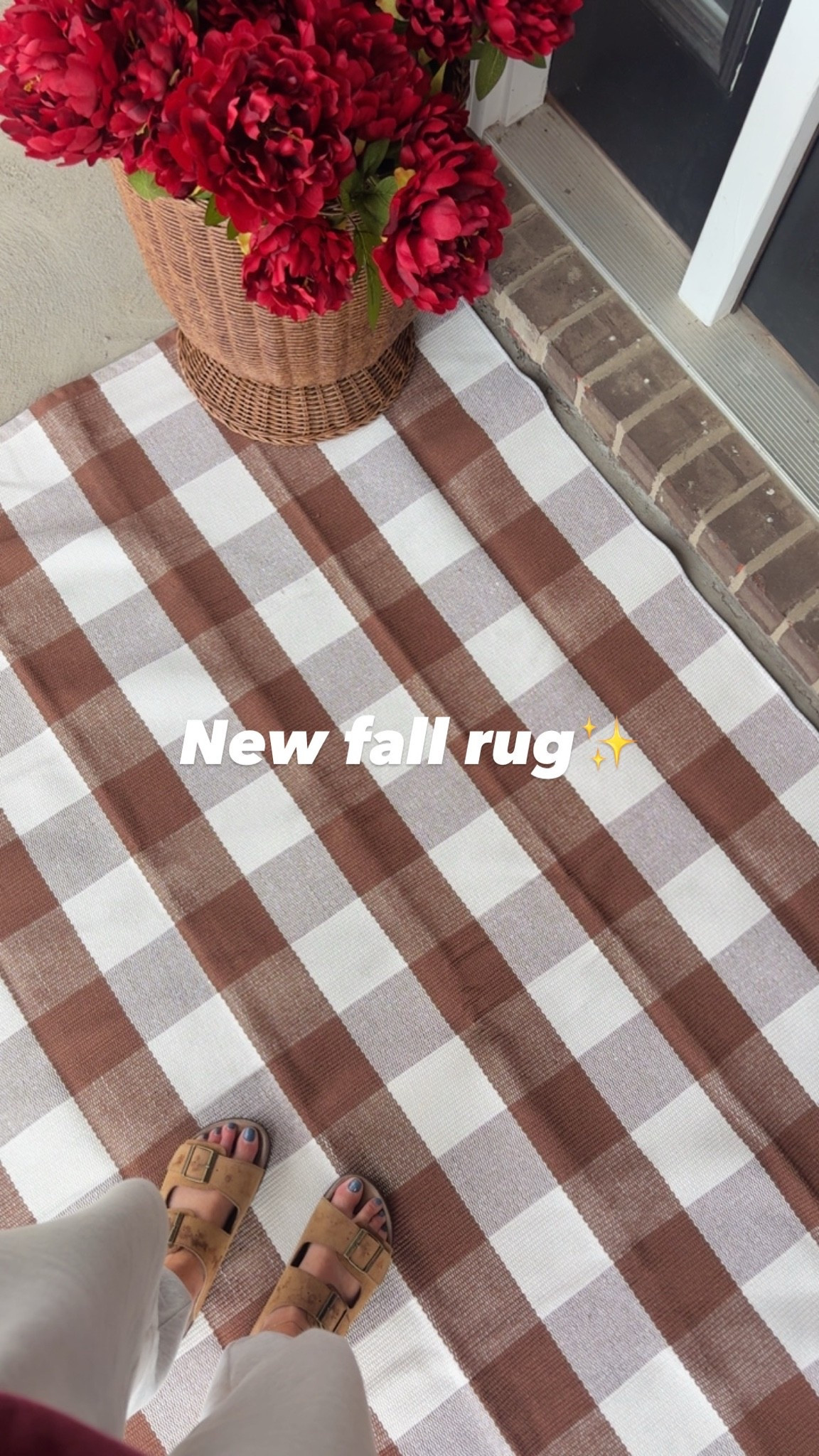 Fall rug is here 🍂

#LTKSeasonal #LTKHome #LTKdayinmylife