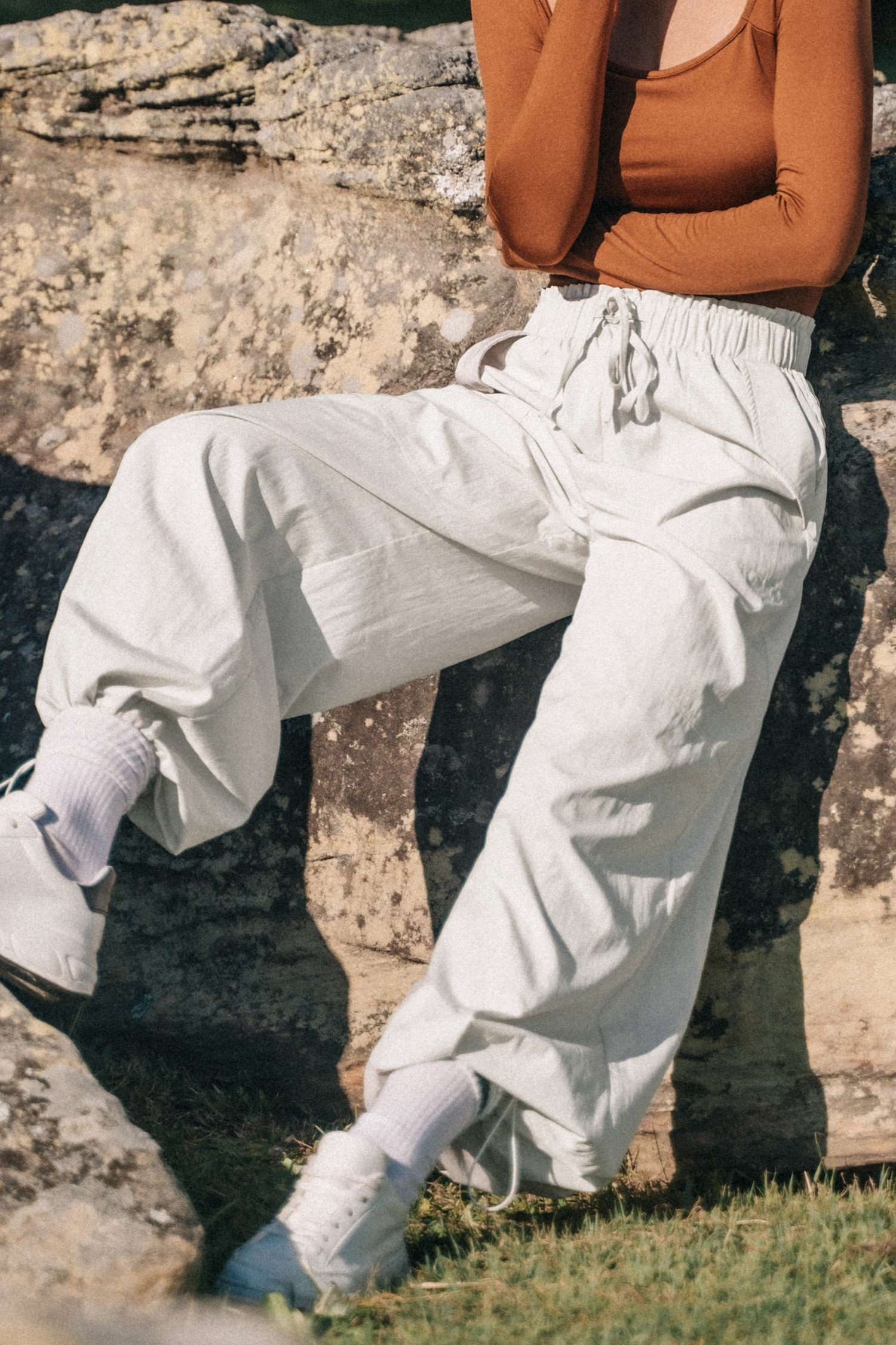 White Elastic Waist Tapered Leg Pants | Cupshe US