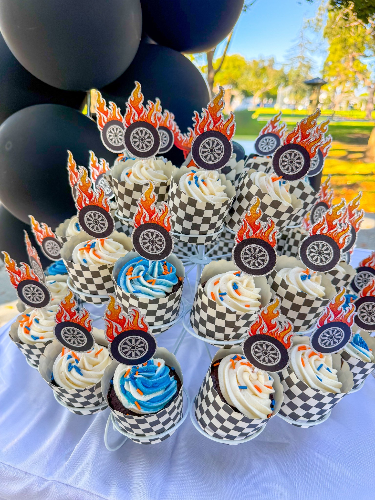 The cutest cupcakes 

Birthday Decorations. Party Decorations. Hot Wheels Birthday. Boys Birthday. 5th Birthday. Little Boys Birthday Party. Cupcakes. Cupcake Decorating. 

#LTKParties #LTKFamily #LTKKids