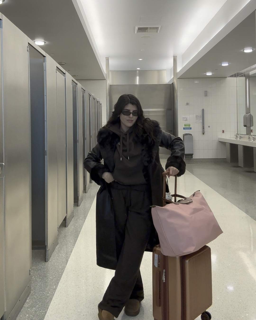 Cozy airport look with my fav luggage duo 🧳 